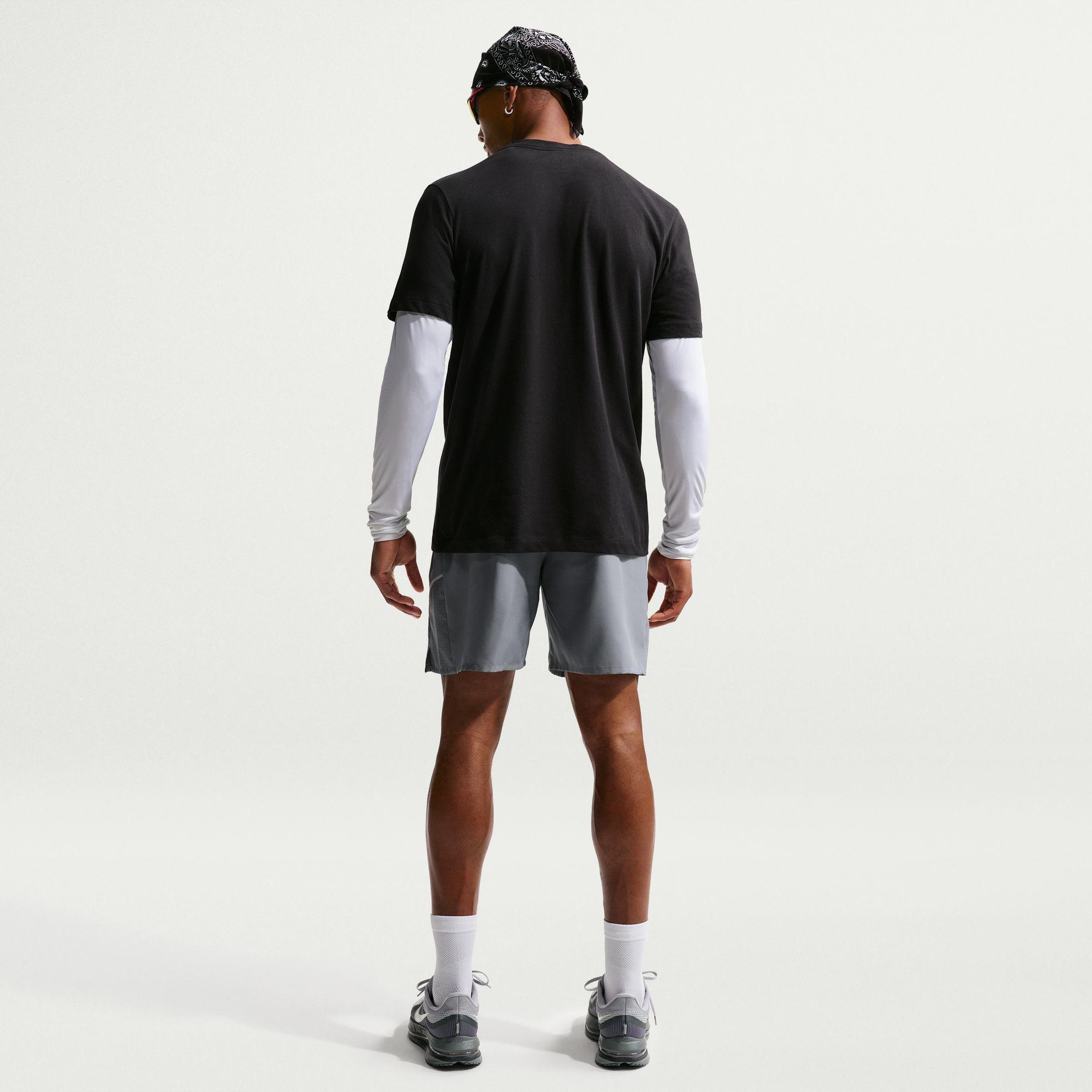 Nike Dri-Fit Miler 18 cm Erkek Gri Şort