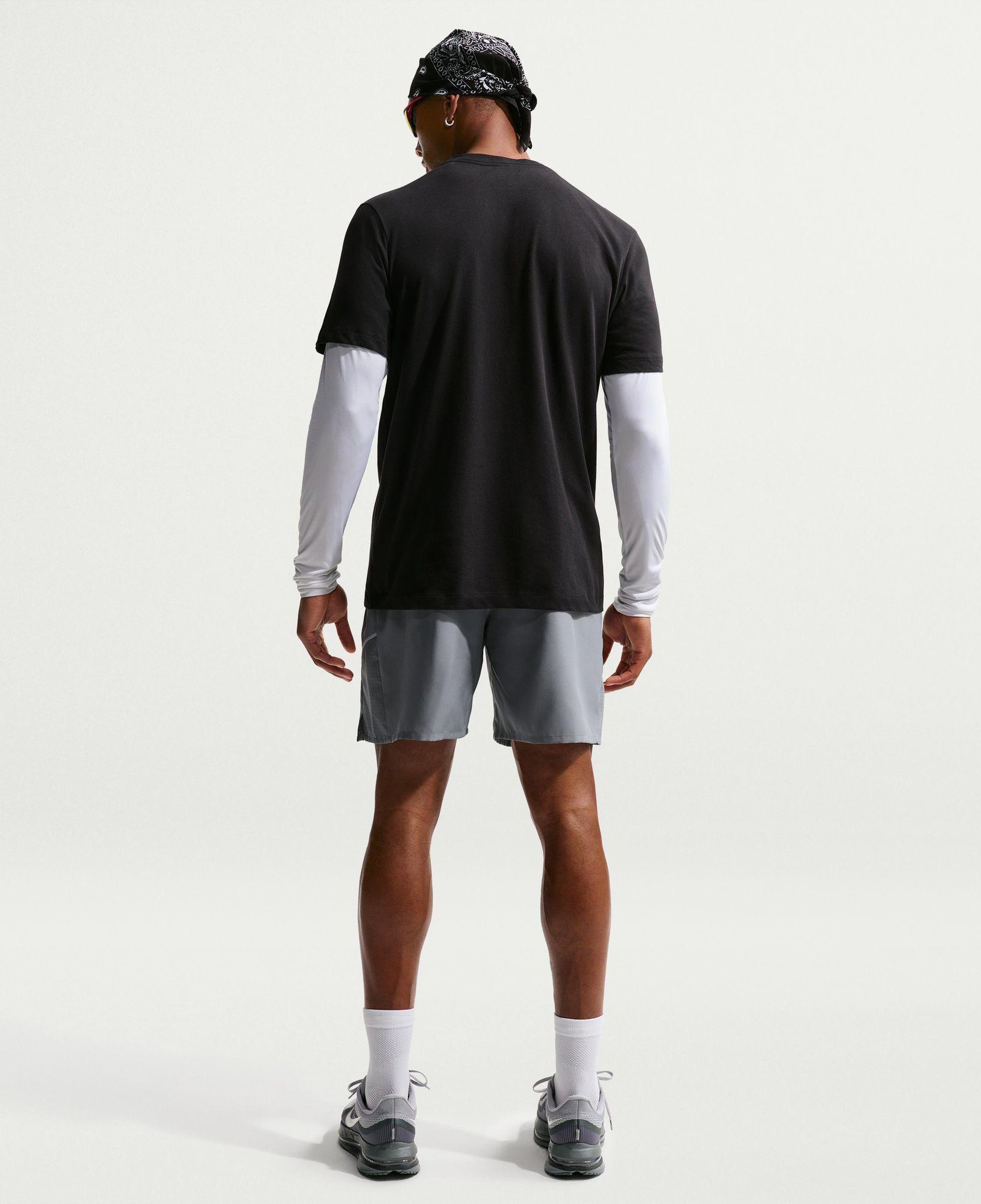Nike Dri-Fit Miler 18 cm Erkek Gri Şort