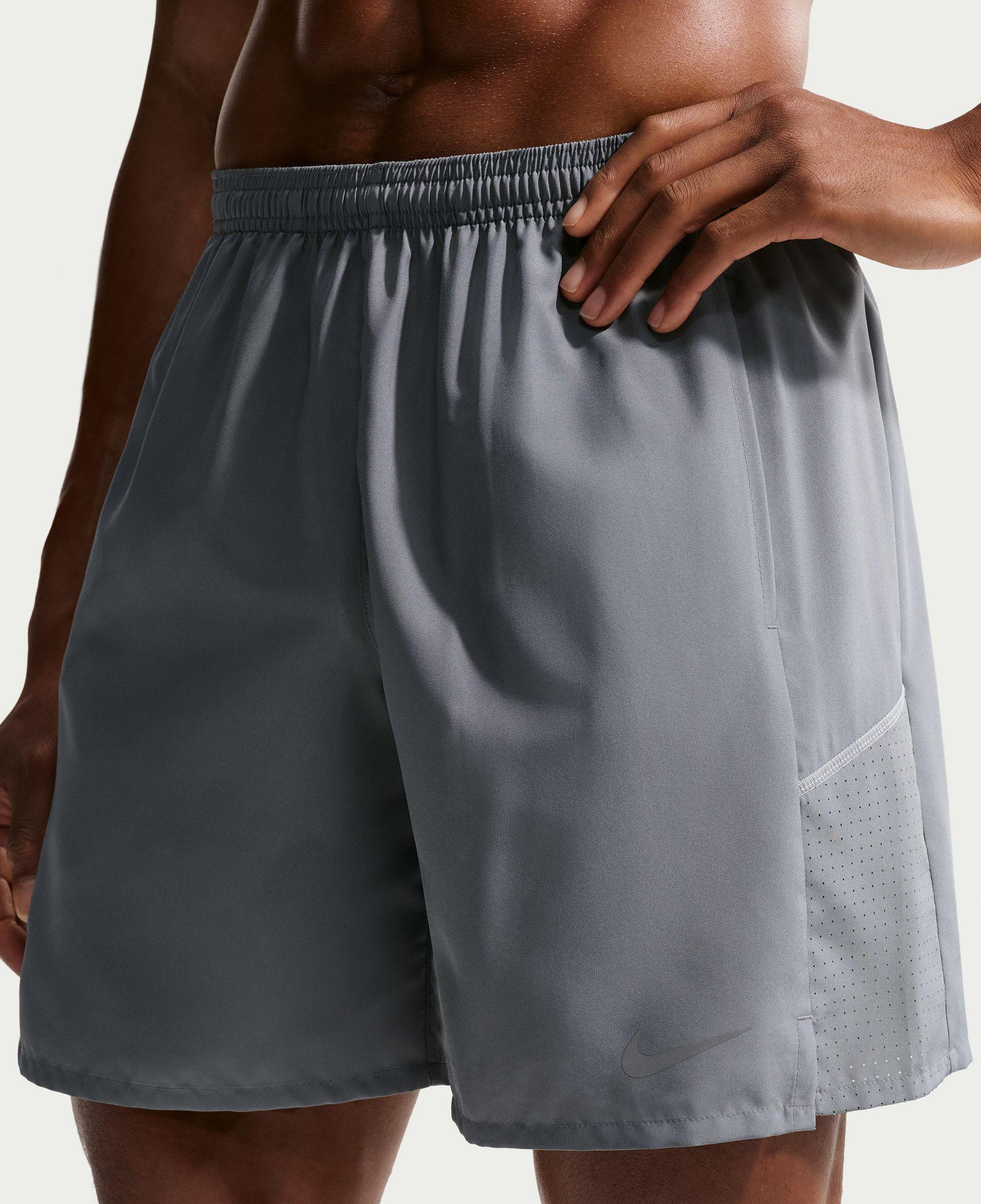 Nike Dri-Fit Miler 18 cm Erkek Gri Şort