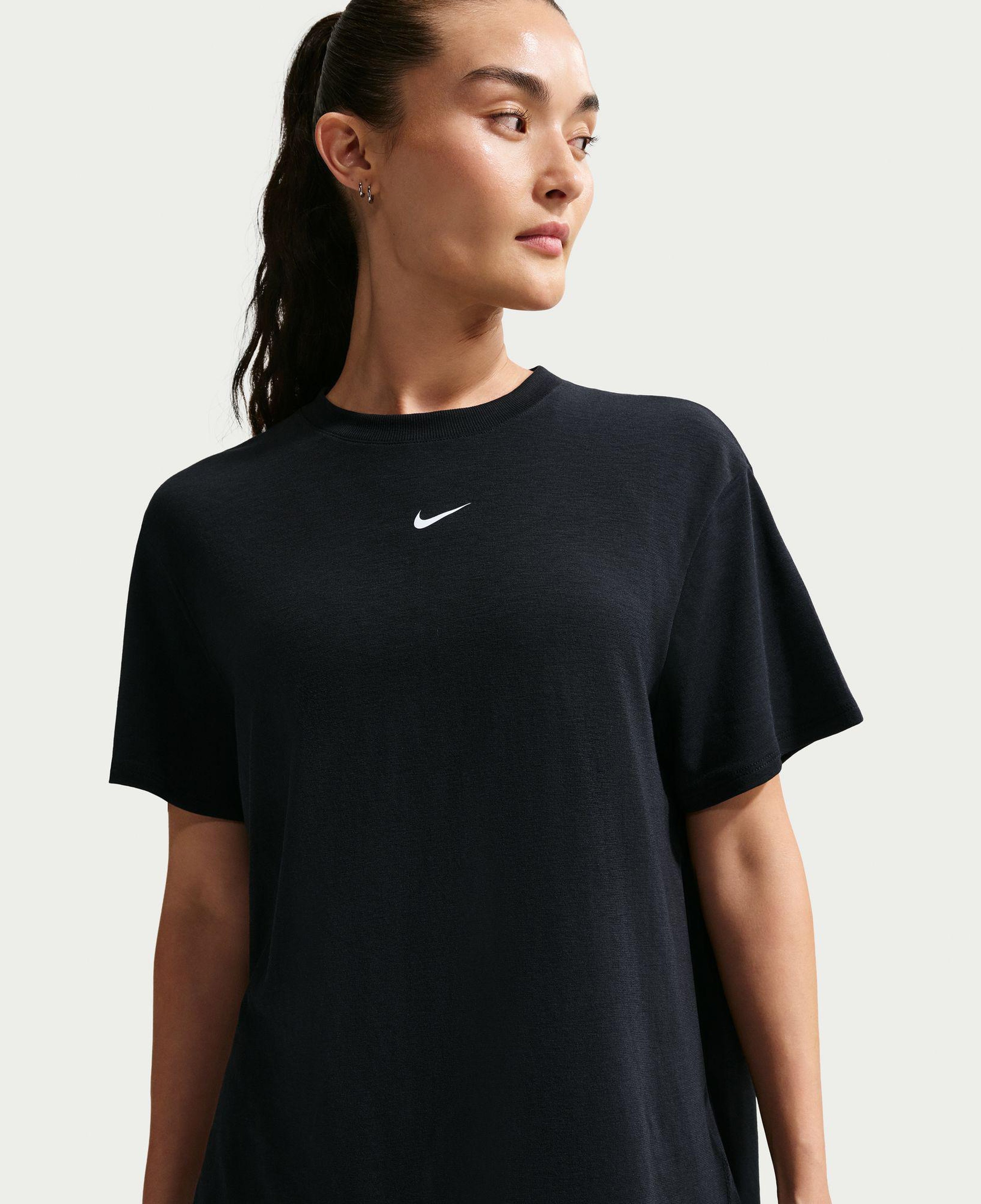 Nike One Relaxed Dri-Fit Kadın Siyah T-Shirt
