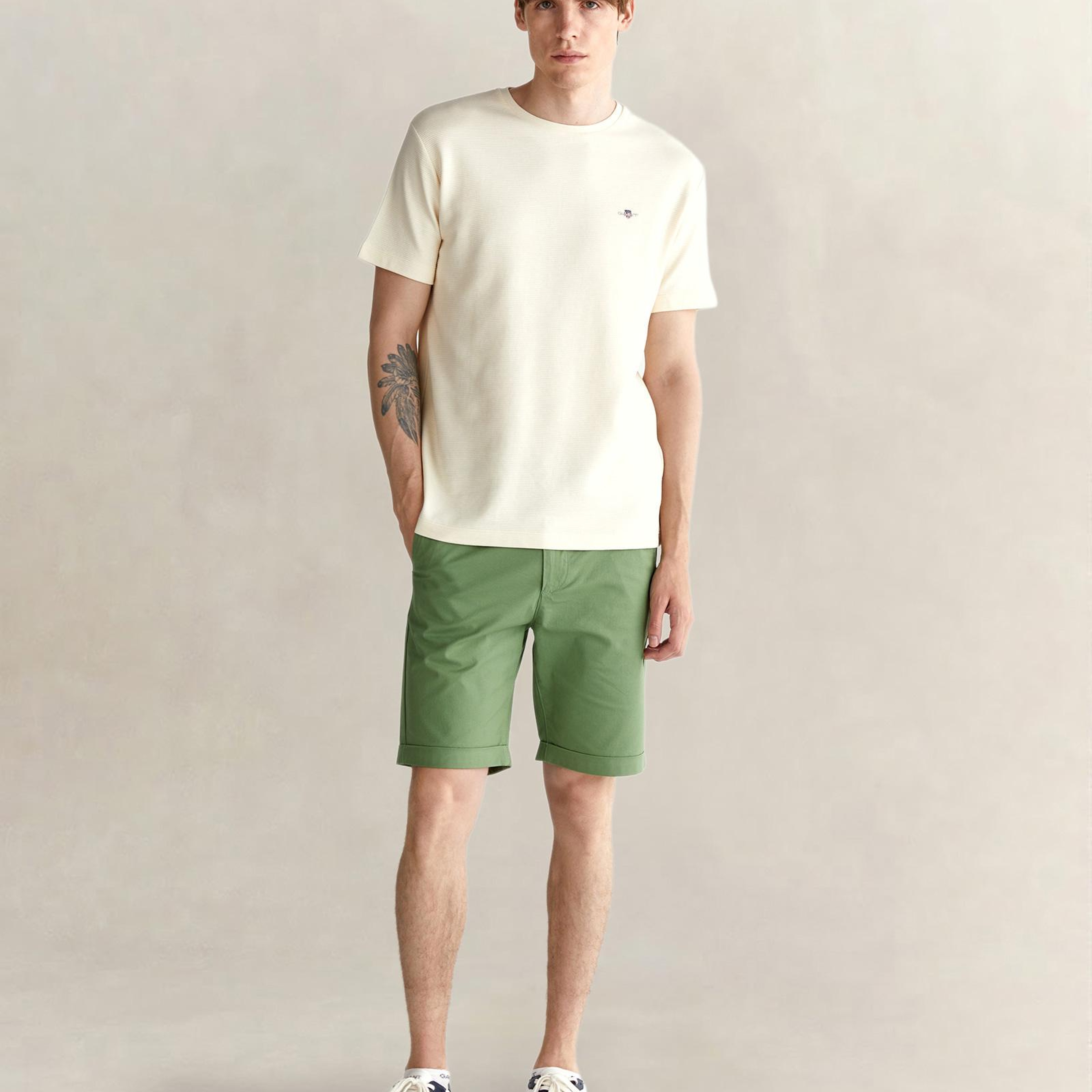 GANT Erkek Krem Bisiklet Yaka Regular Fit Logolu T-Shirt