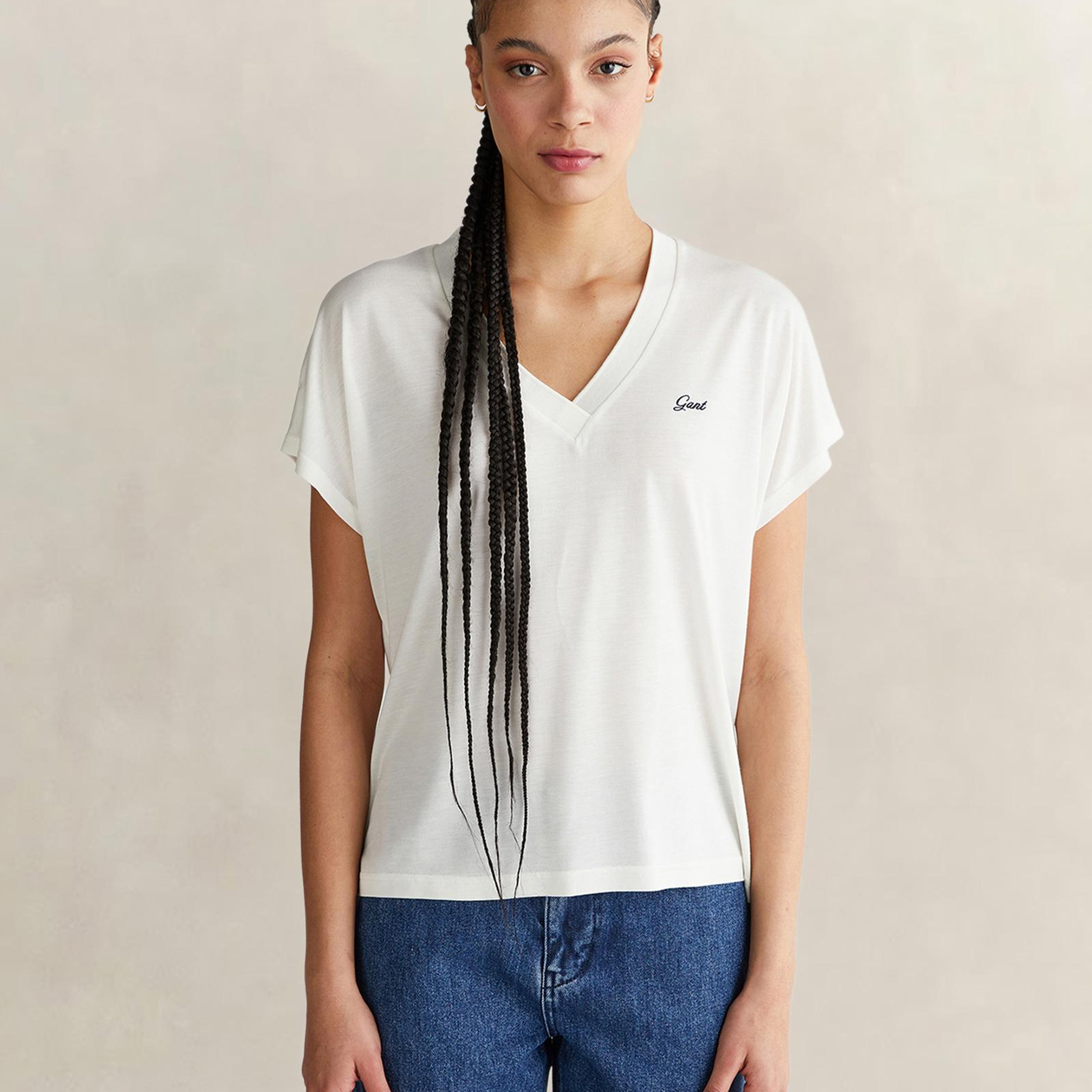 GANT Kadın Beyaz V Yaka Regular Fit T-Shirt