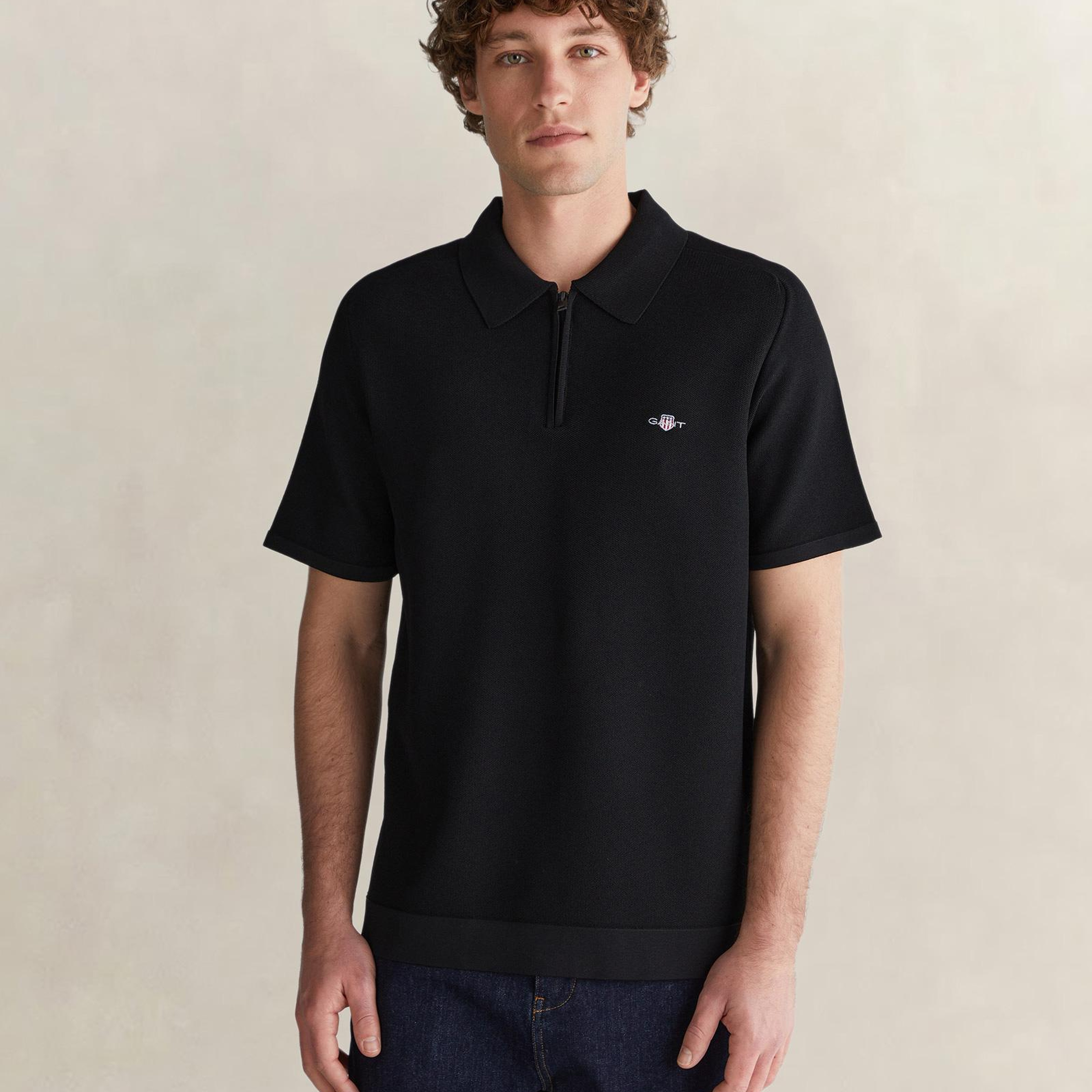 GANT Erkek Siyah Regular Fit Yarım Fermuarlı Kısa Kollu T-Shirt