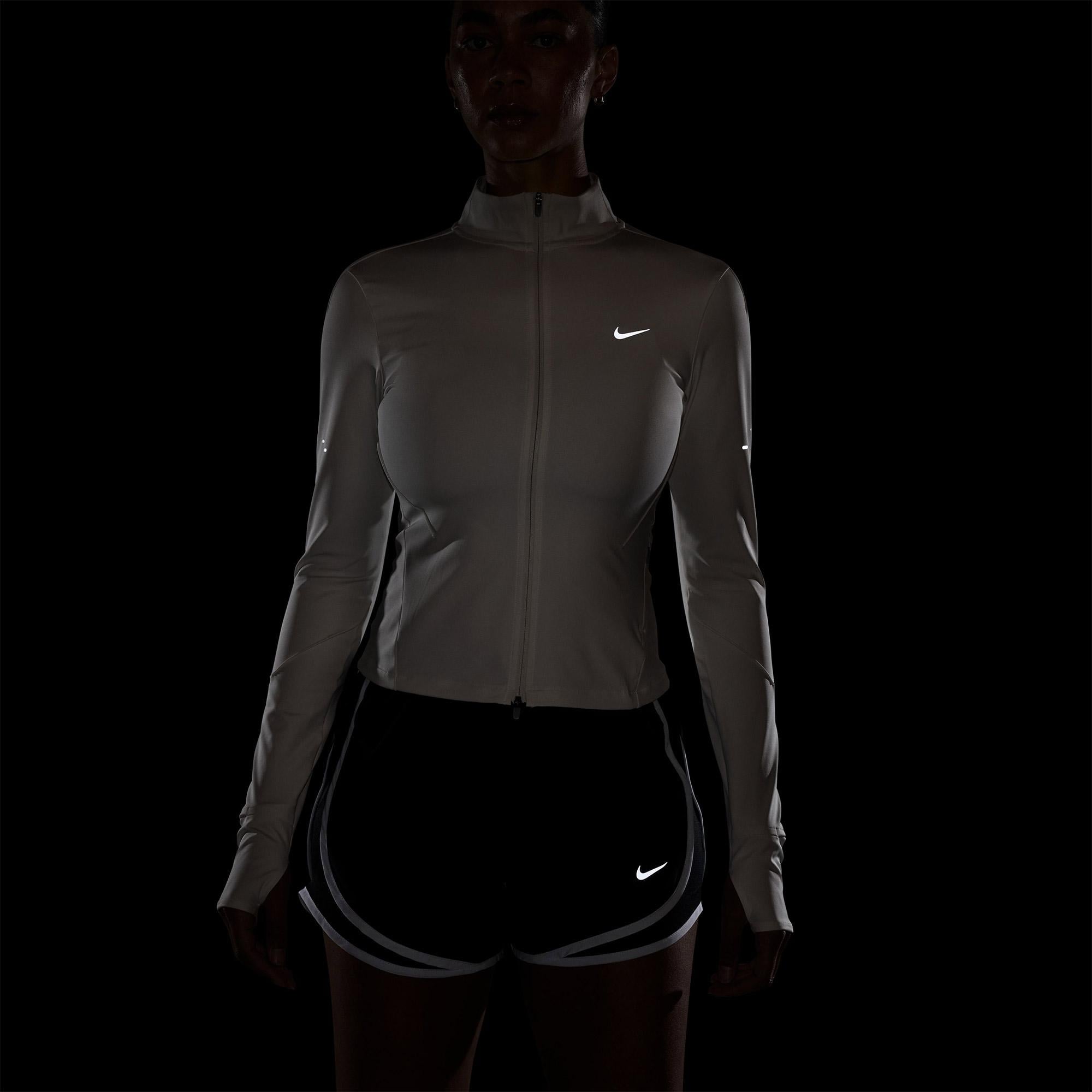 Nike Swift Dri-Fit Kadın Beyaz Sweatshirt