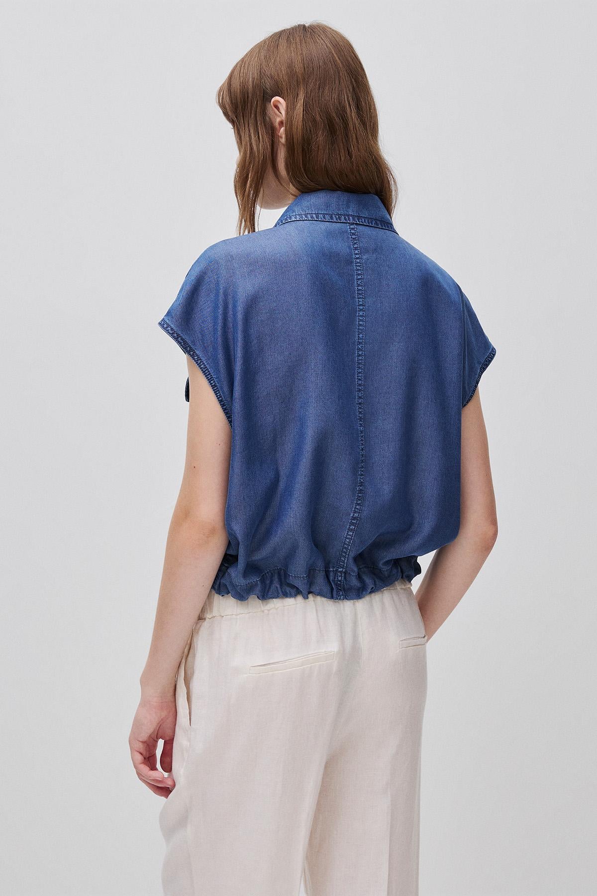 Kadın Açık Mavi Tencel Denim Büzgü Detaylı Gömlek Yaka Yelek