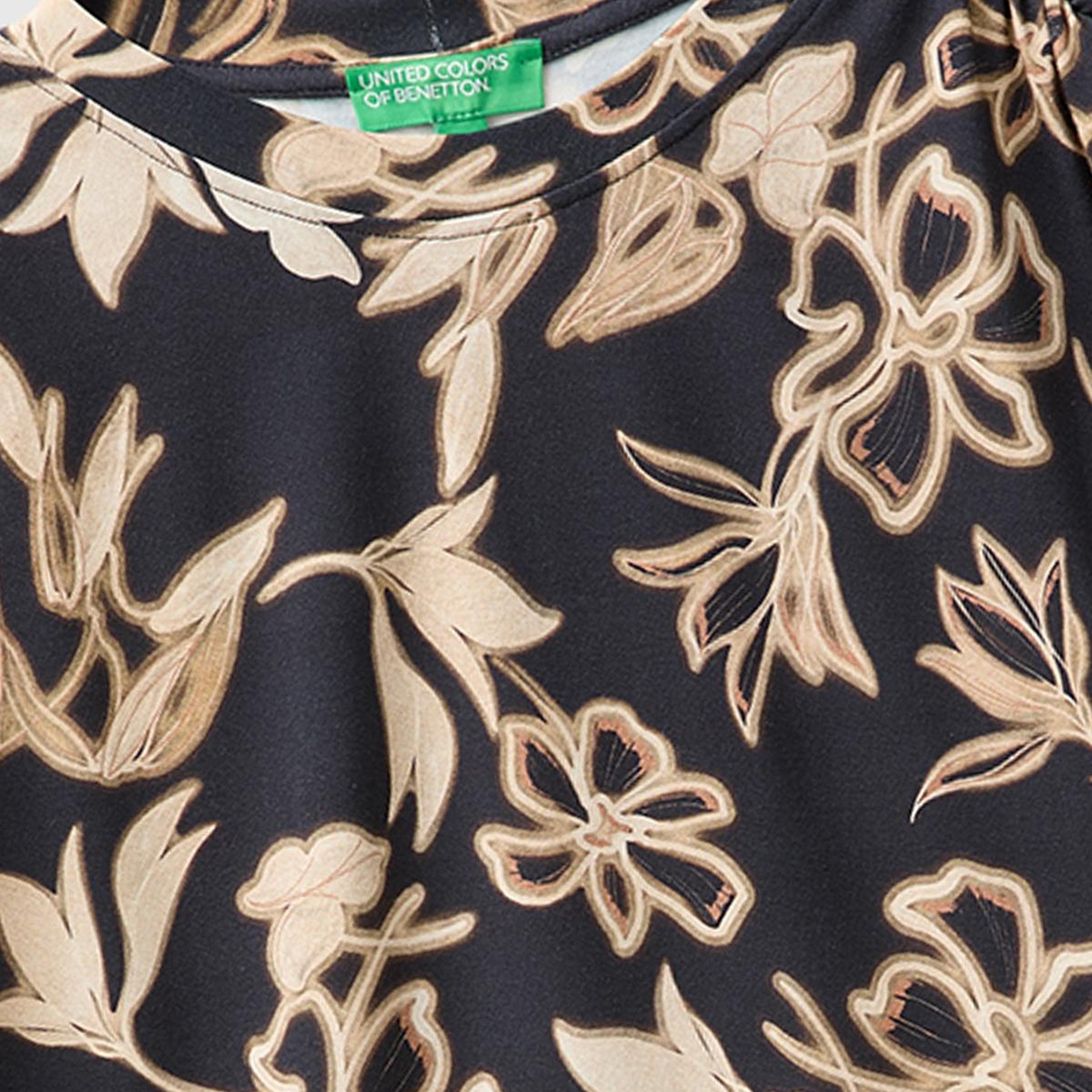 Kadın Siyah Comfort Fit Kısa Kollu Bisiklet Yaka Üst