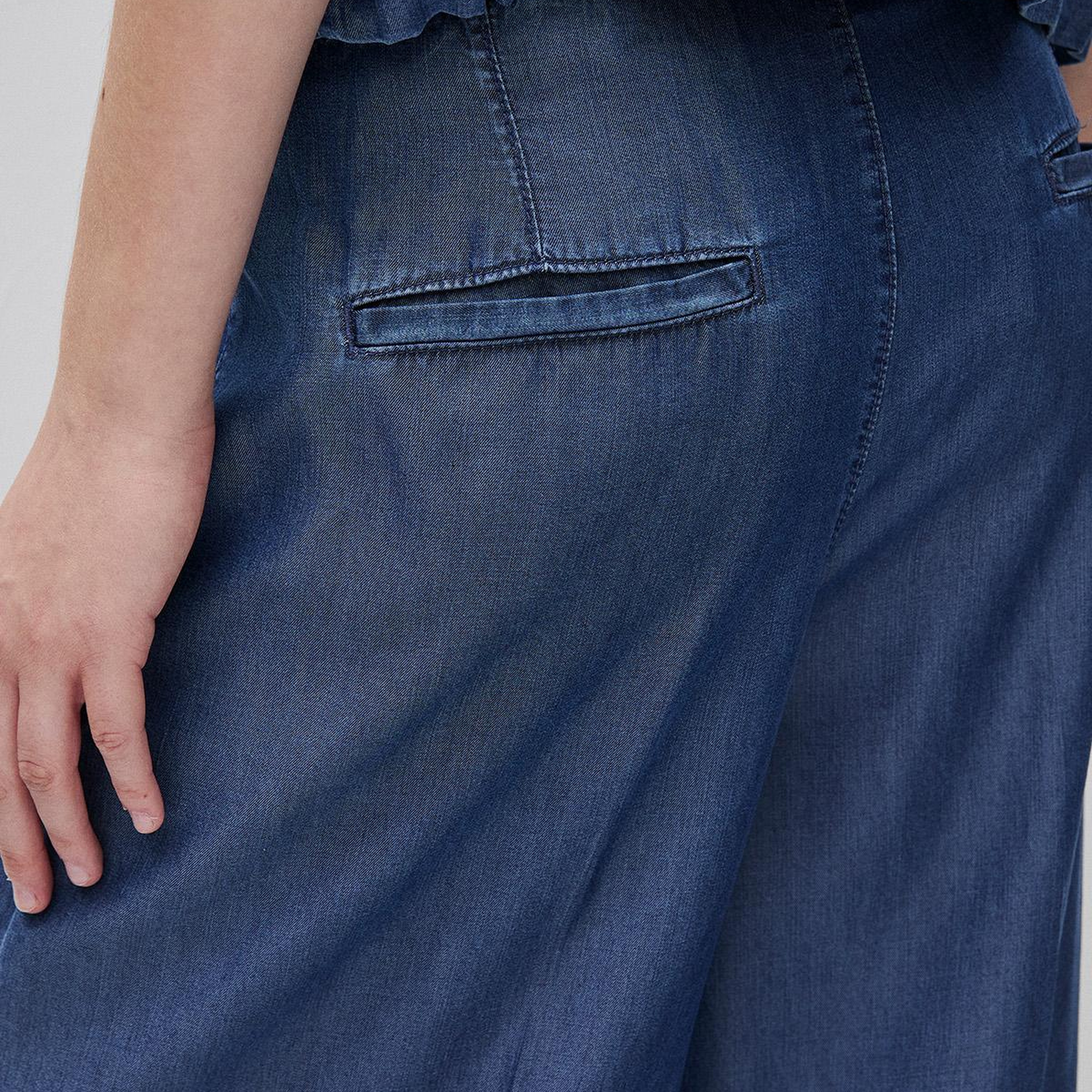 Kadın Mavi Bol Paça Cepli Denim Pantolon