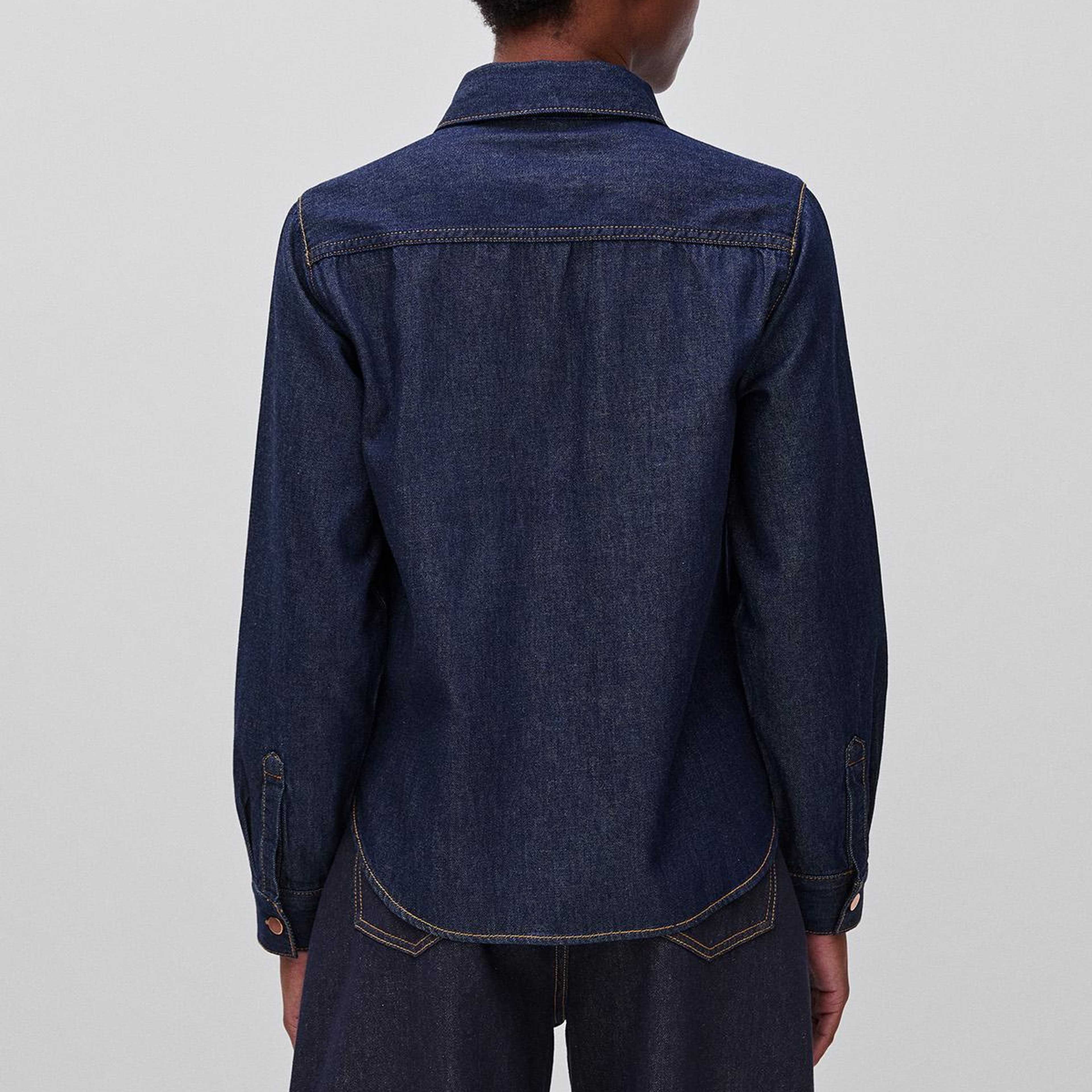 Kadın Koyu Mavi %100 Pamuk Regular Fit Cepli Denim Gömlek