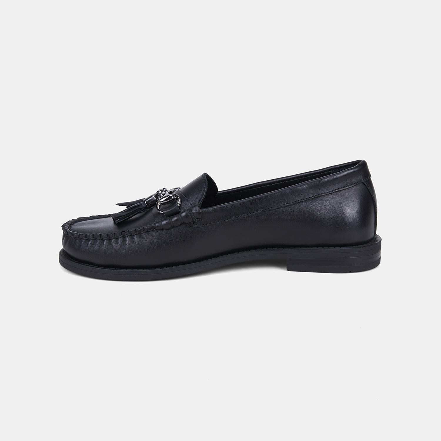 Kadın Siyah Metal Tokalı Püsküllü Deri Loafer