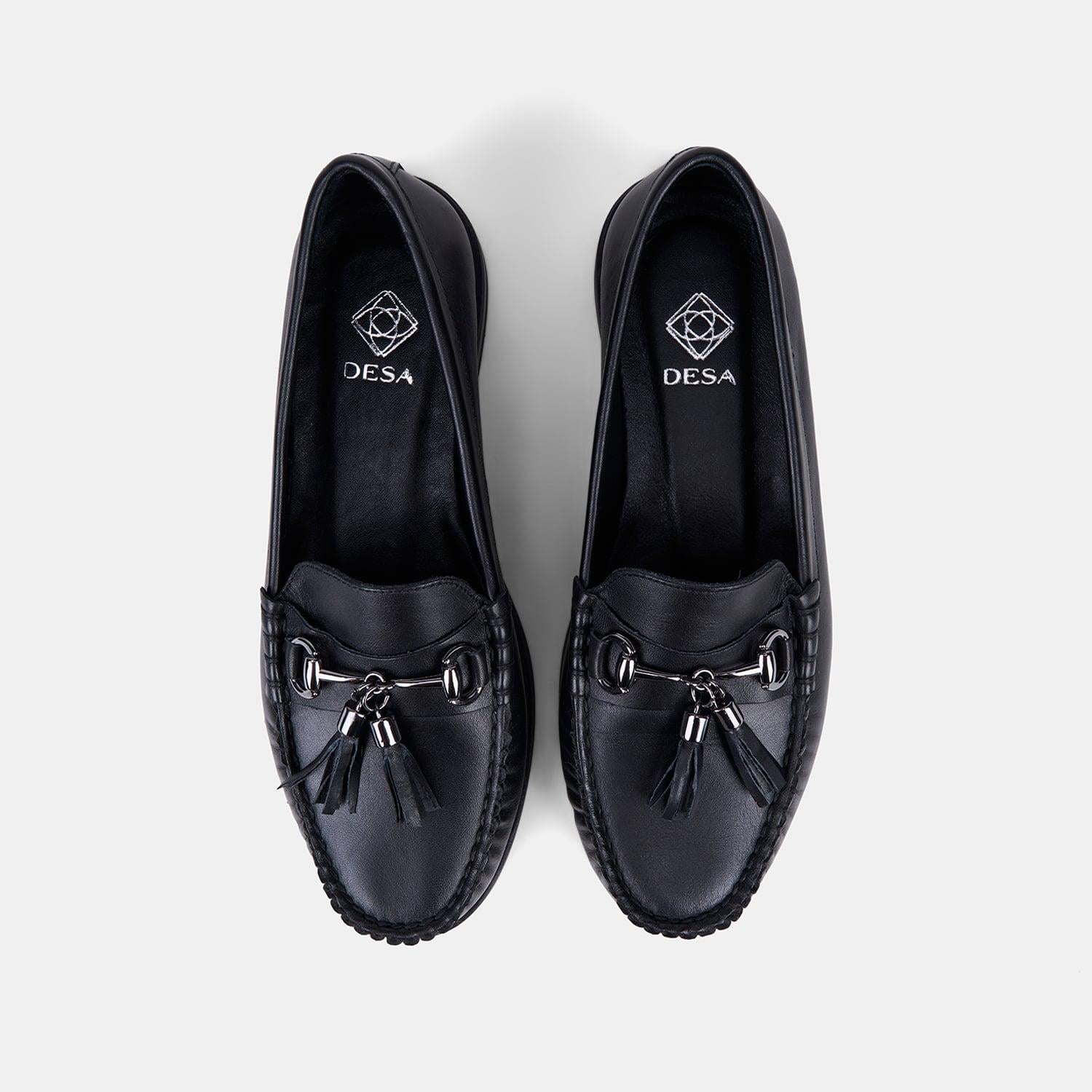 Kadın Siyah Metal Tokalı Püsküllü Deri Loafer