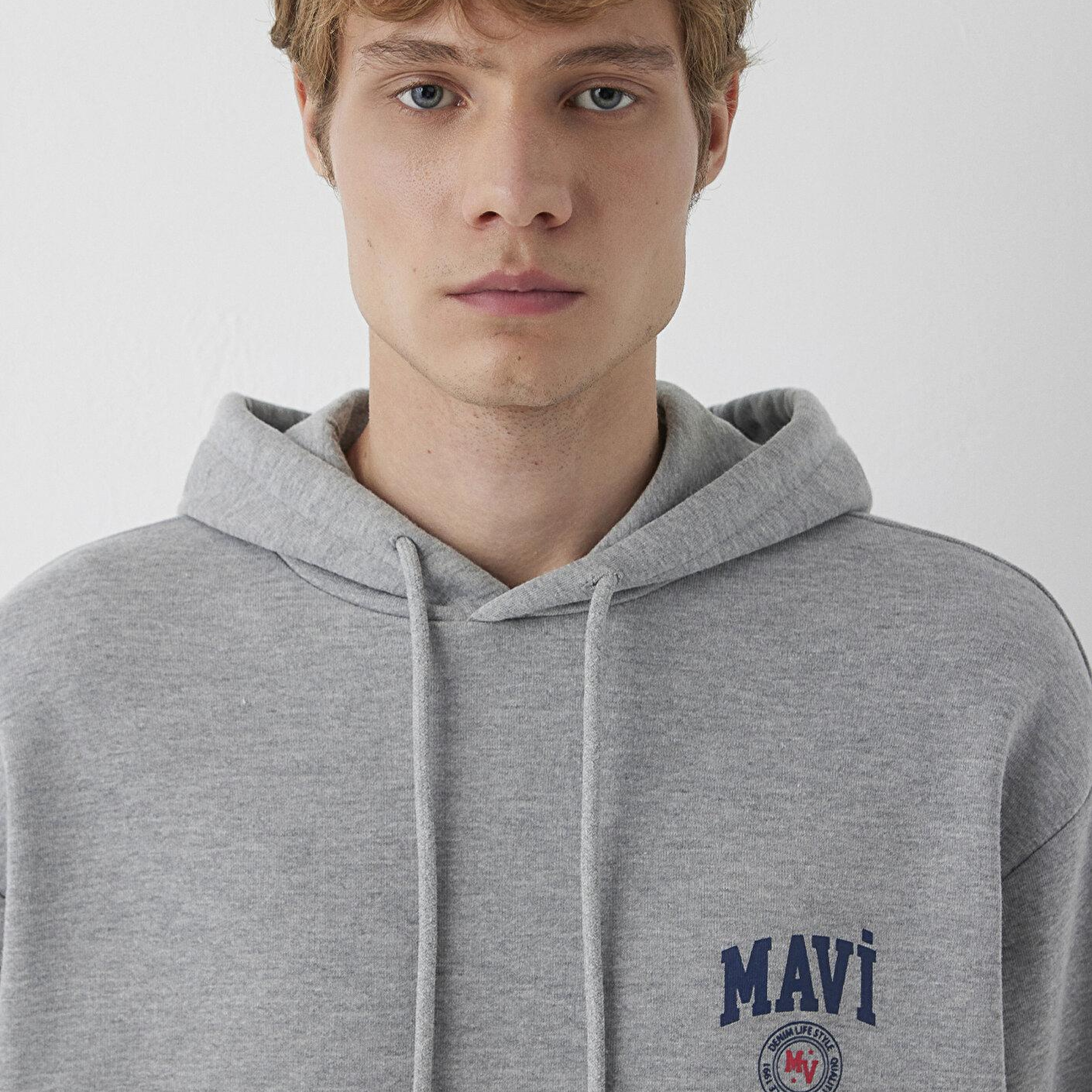 Mavi Mavi Logo Baskılı Kapüşonlu Gri Sweatshirt 0S10656-80018