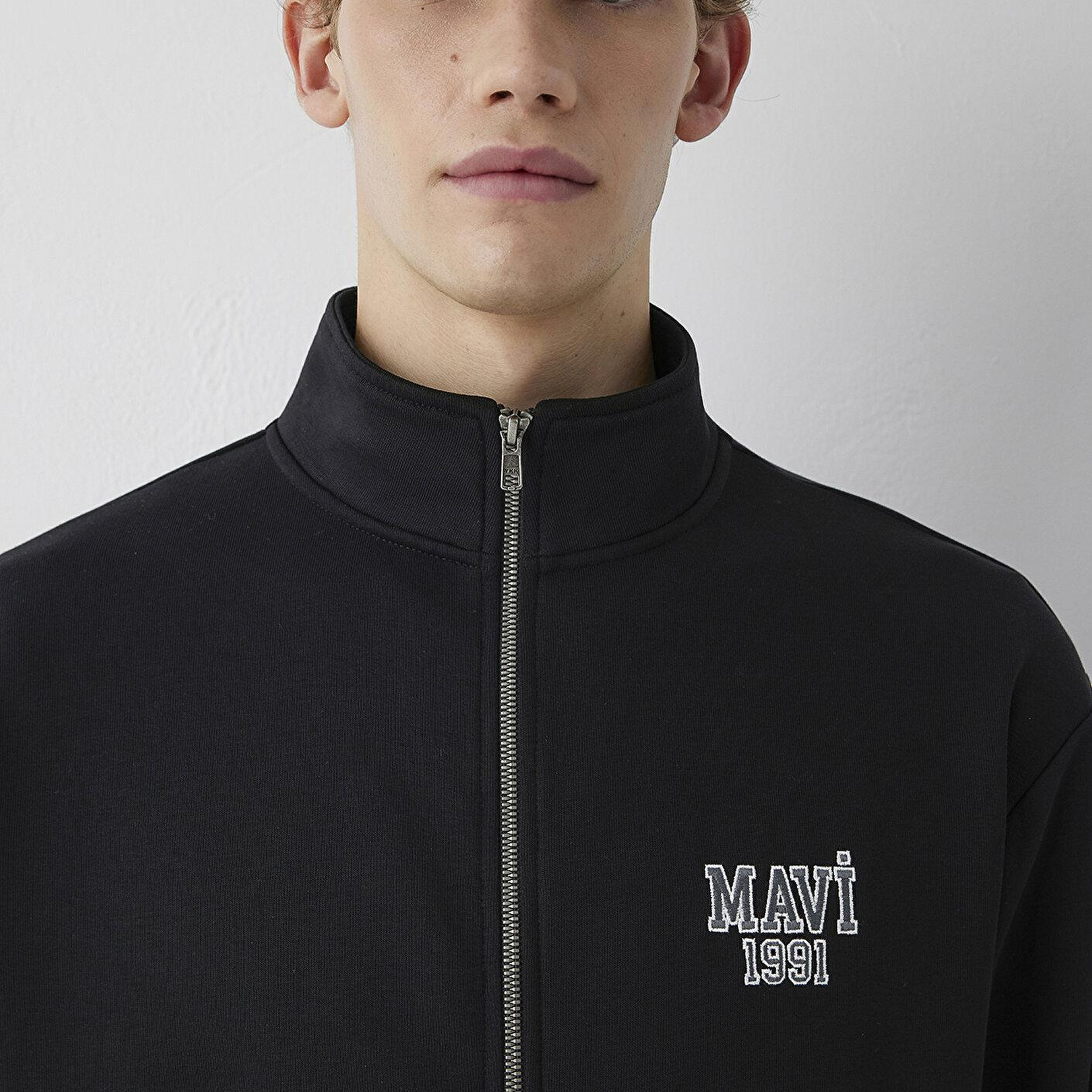 Mavi Mavi Logo Baskılı Fermuarlı Siyah Sweatshirt 0S10655-900