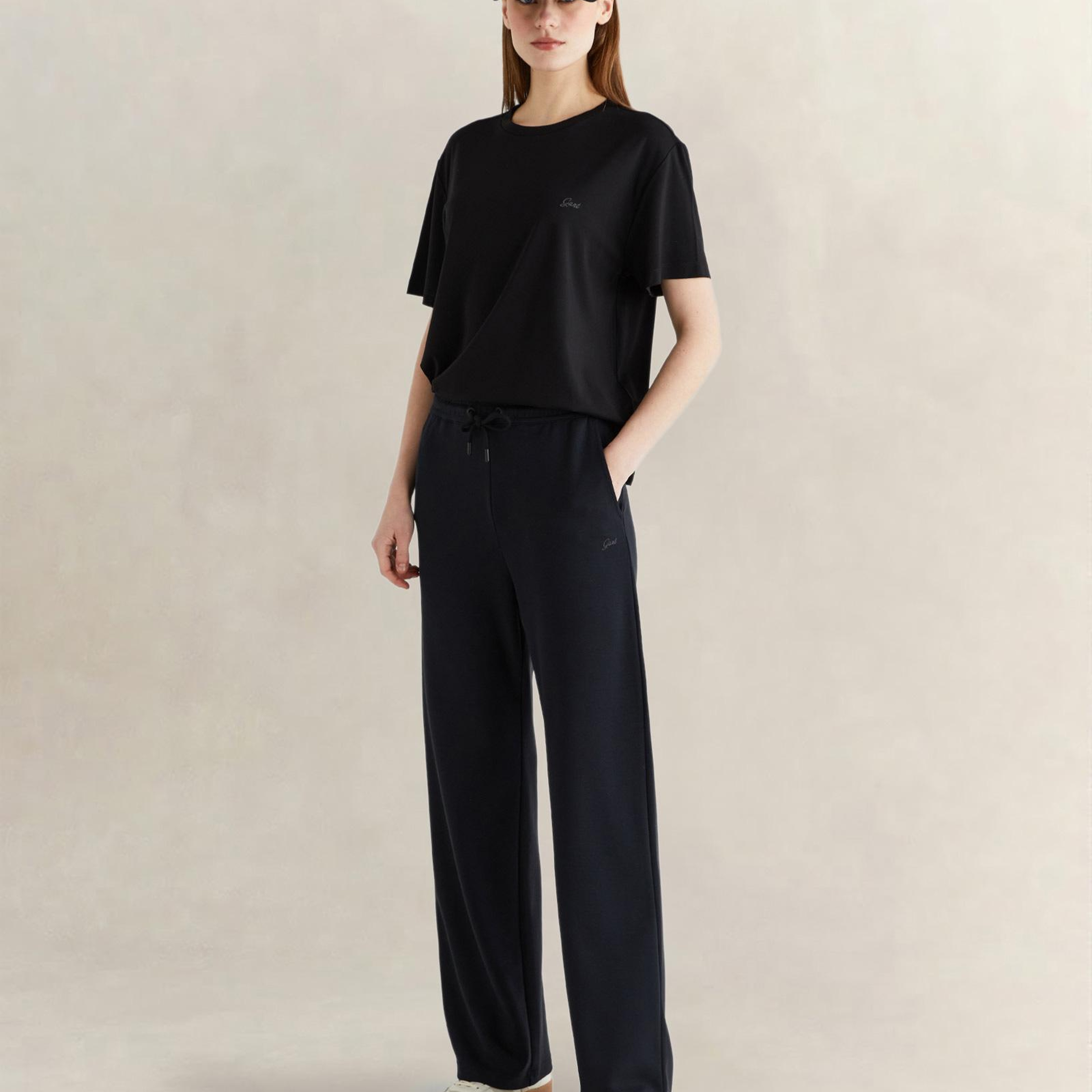 GANT Kadın Siyah Bisiklet Yaka Regular Fit T-Shirt