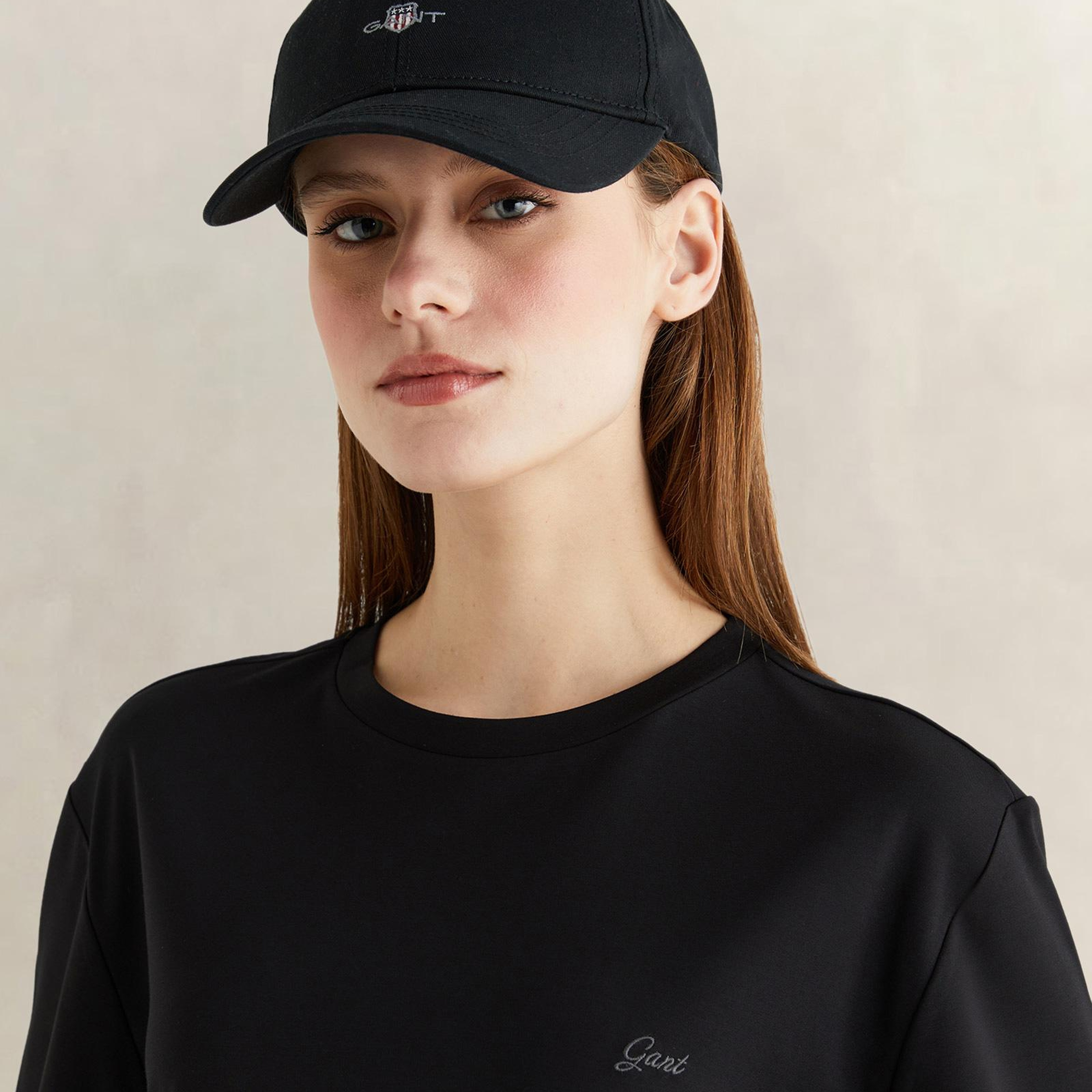 GANT Kadın Siyah Bisiklet Yaka Regular Fit T-Shirt