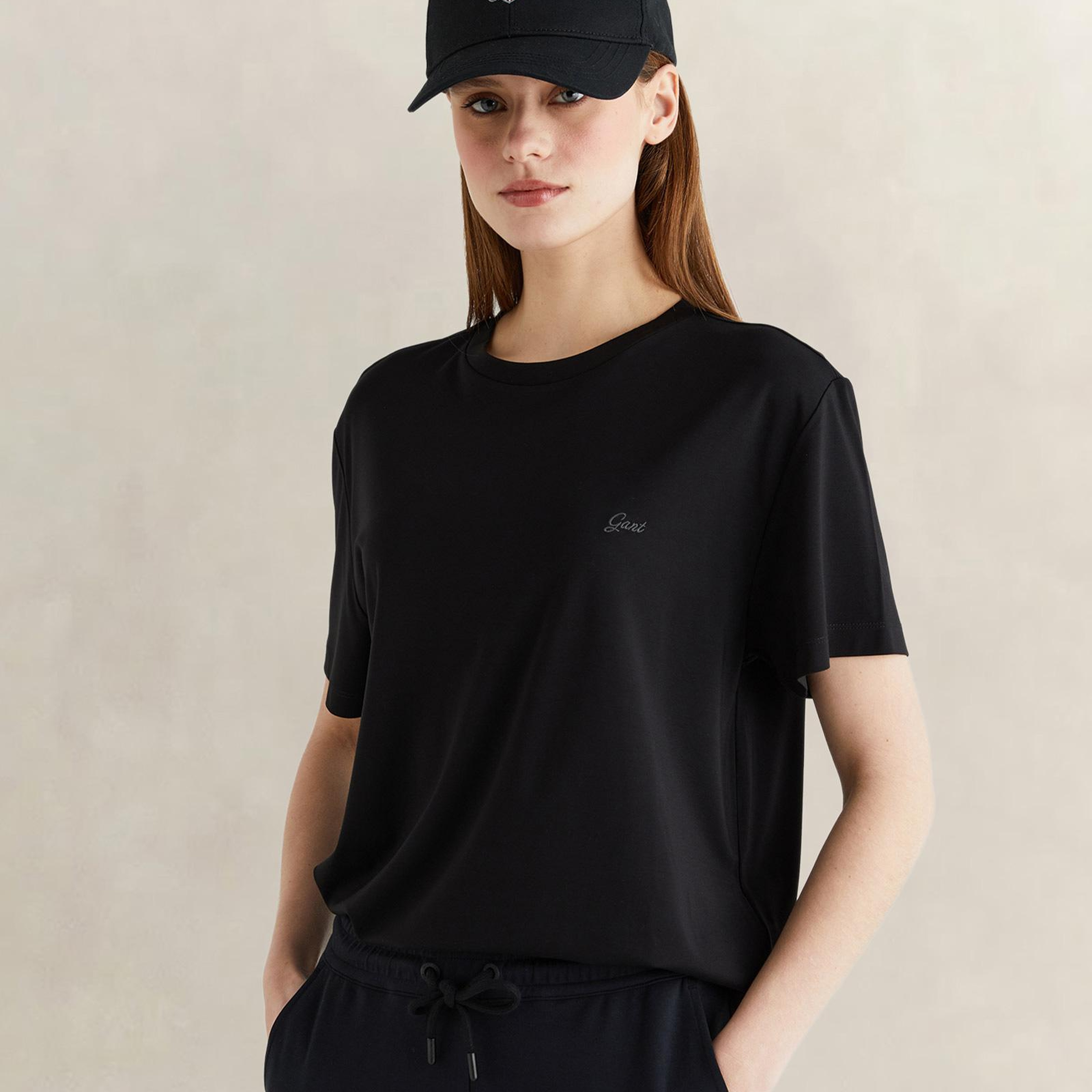 GANT Kadın Siyah Bisiklet Yaka Regular Fit T-Shirt
