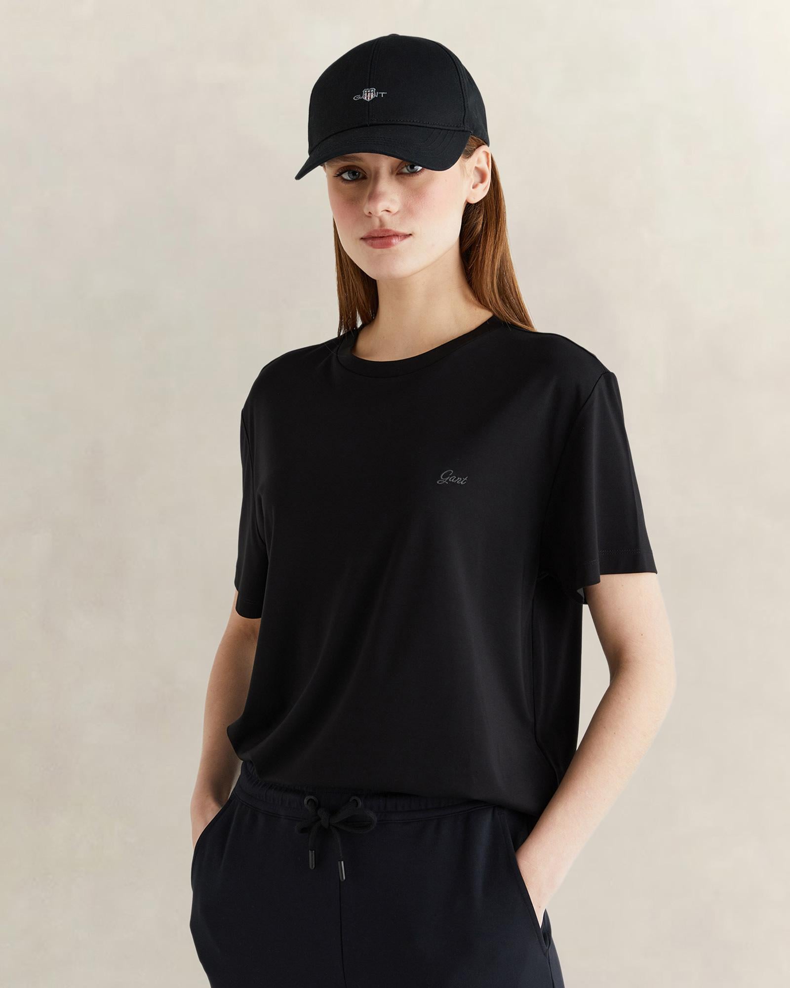 GANT Kadın Siyah Bisiklet Yaka Regular Fit T-Shirt