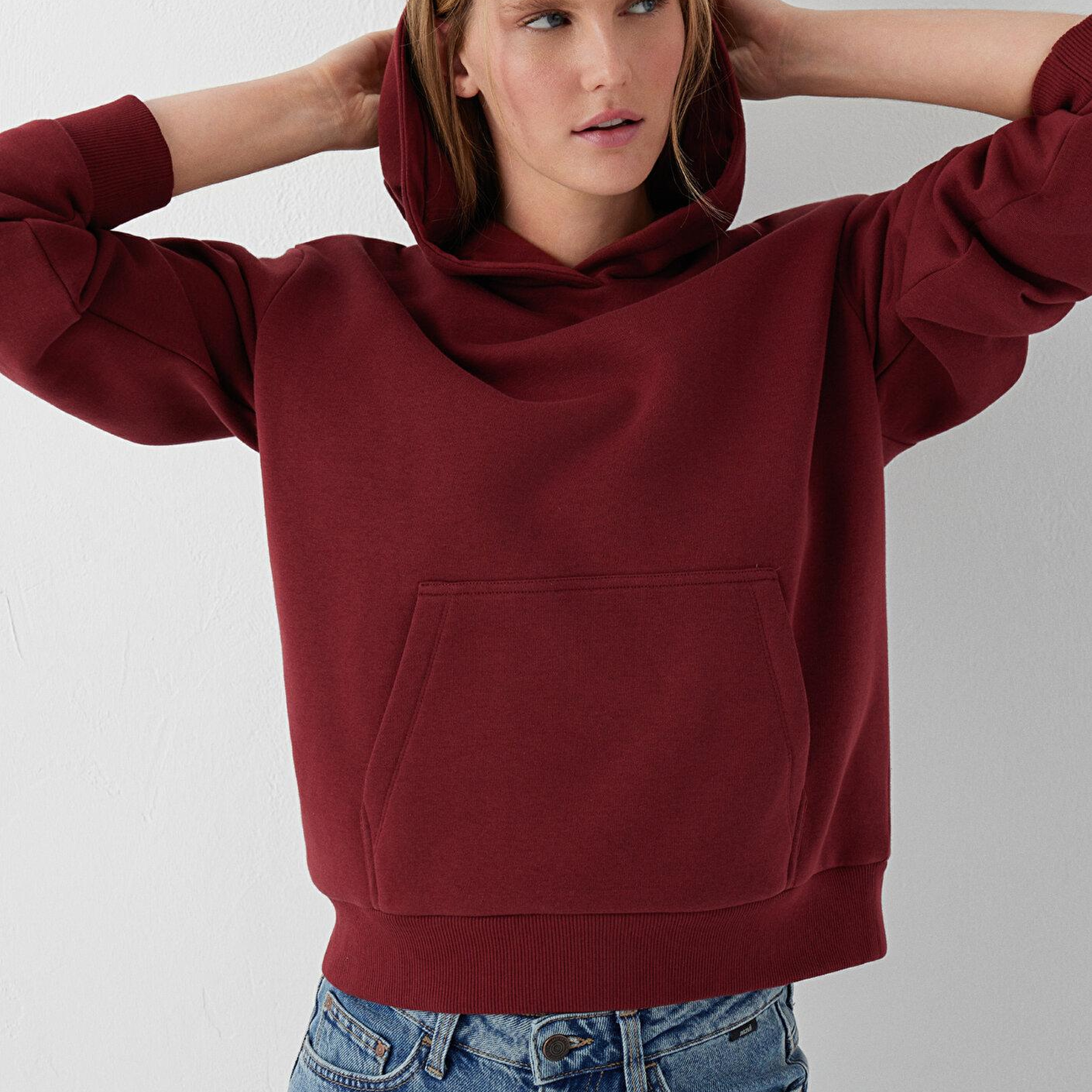 Mavi Kapüşonlu Kırmızı Sweatshirt 167299-85347