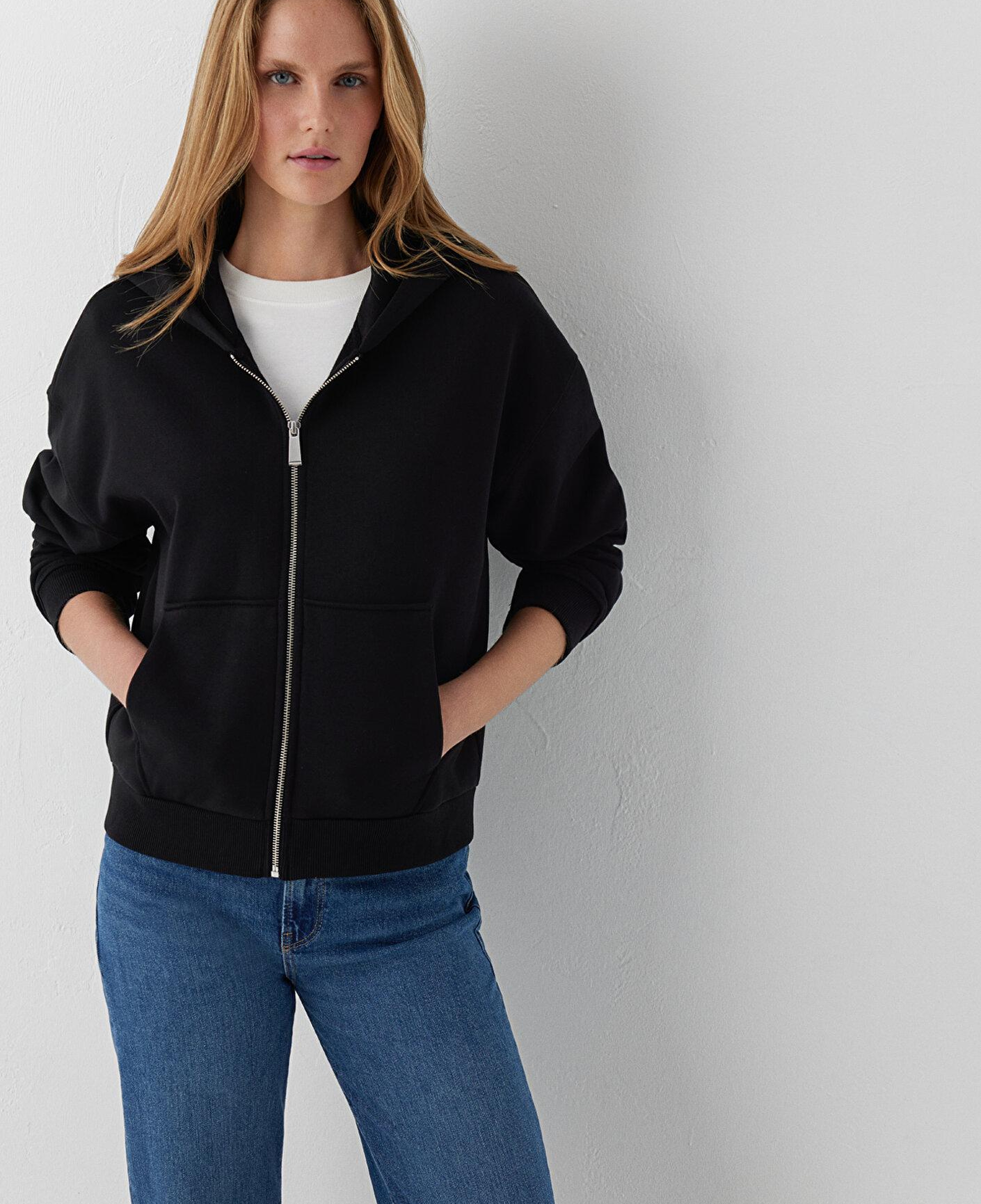 Mavi Kapüşonlu Siyah Basic Sweatshirt 1S10570-900
