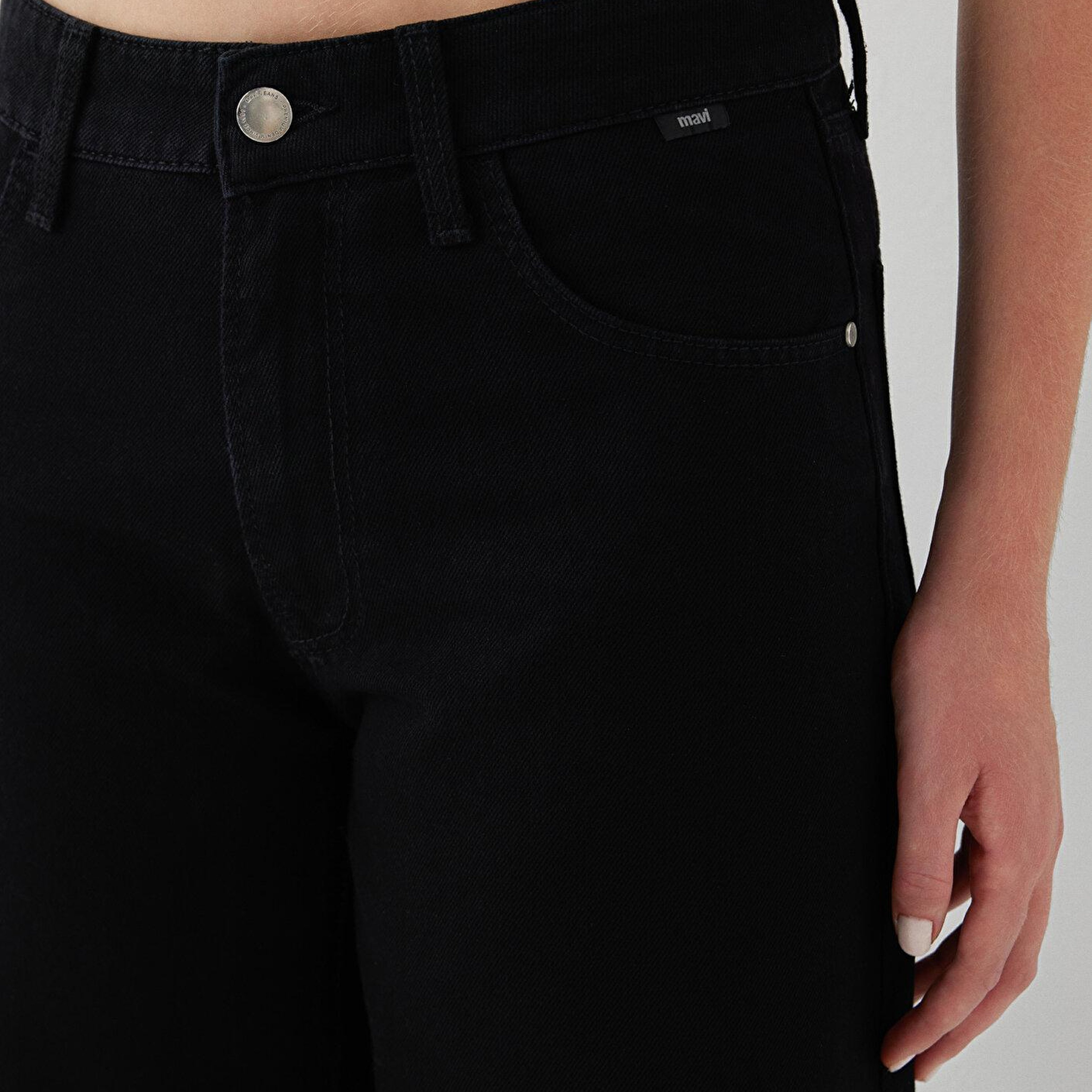 Mavi Leila Premium Blue Siyah Jean Pantolon 1010600-A6843