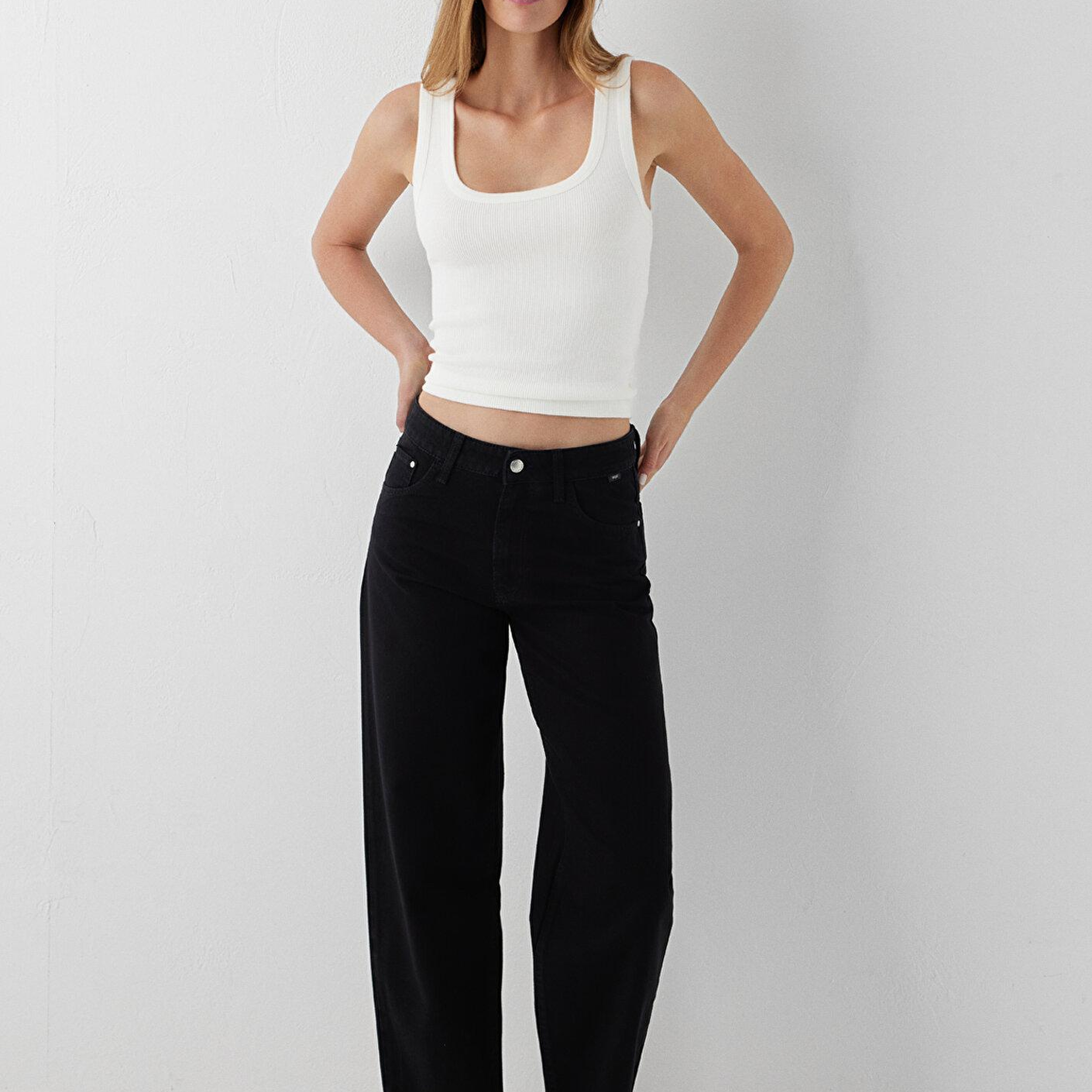 Mavi Leila Premium Blue Siyah Jean Pantolon 1010600-A6843