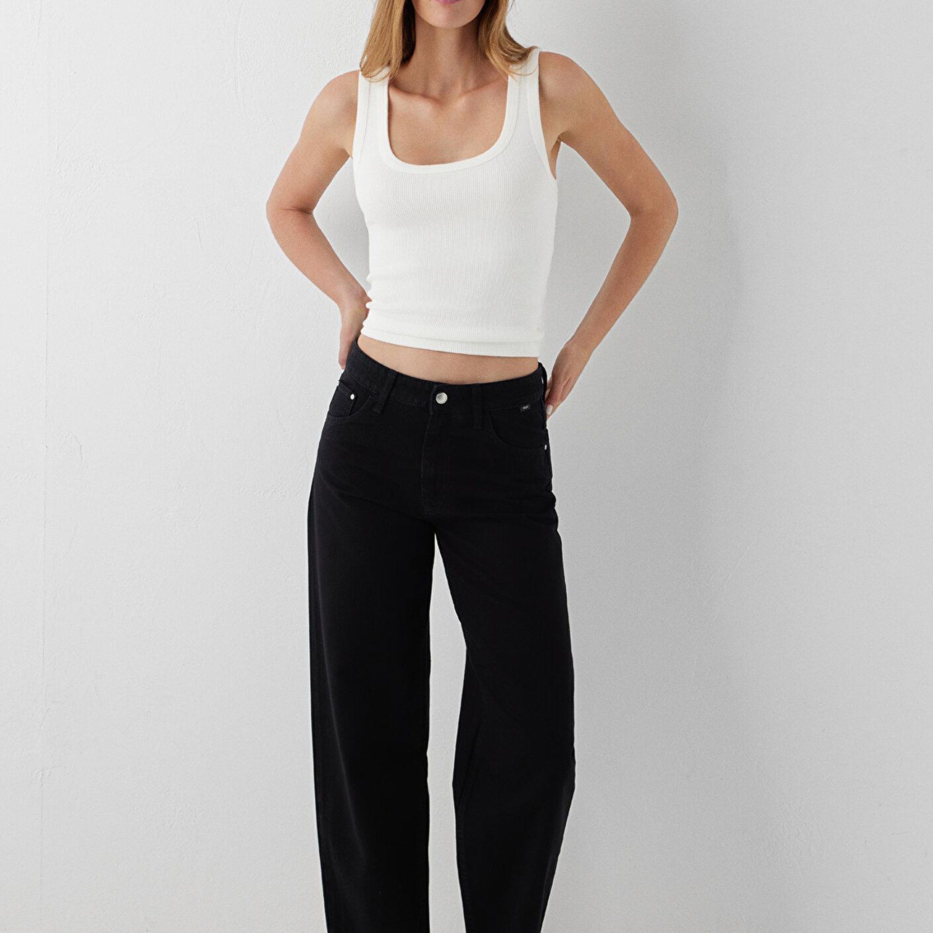 Mavi Leila Premium Blue Siyah Jean Pantolon 1010600-A6843