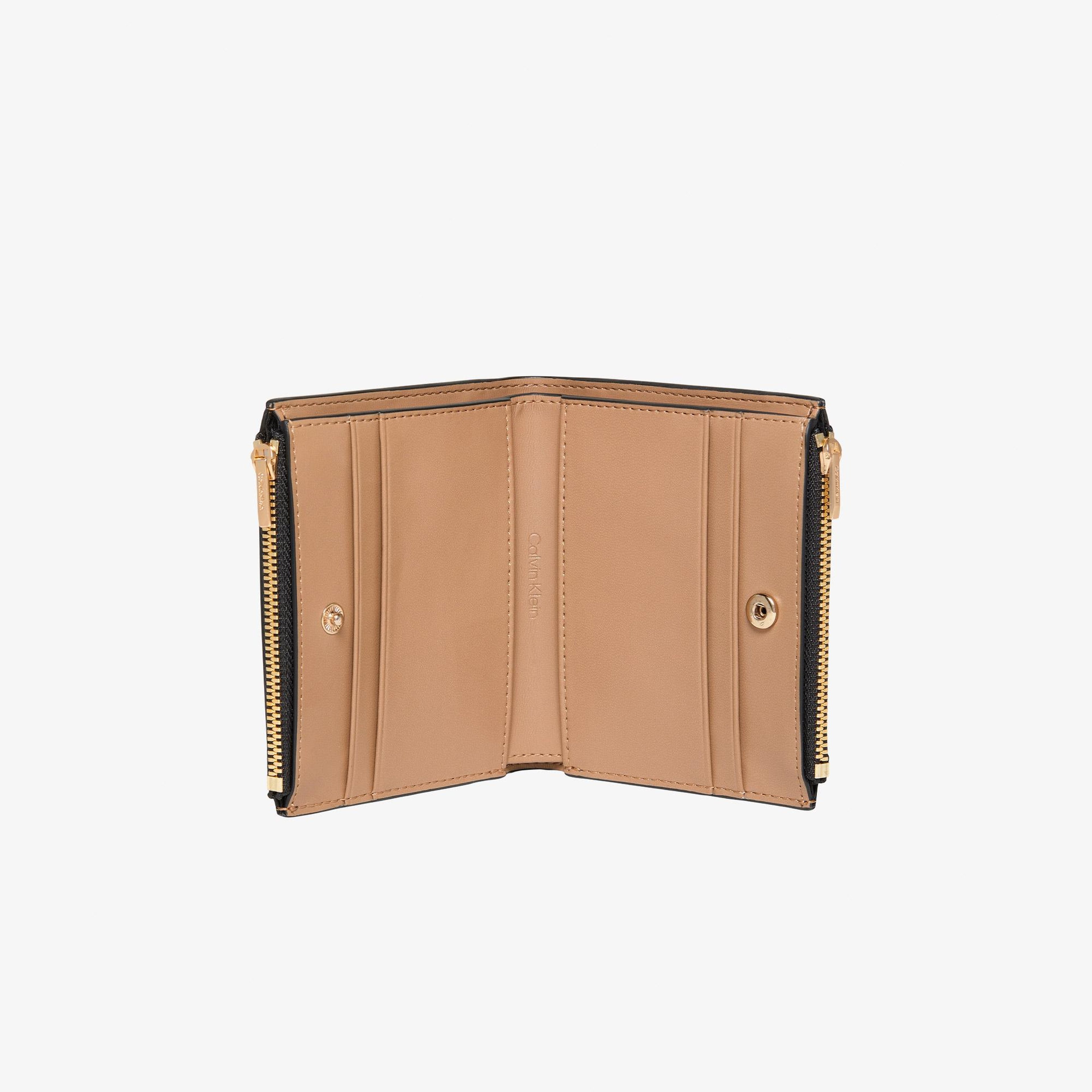 Calvin Klein Foil Logo Kadın Siyah Kartlık