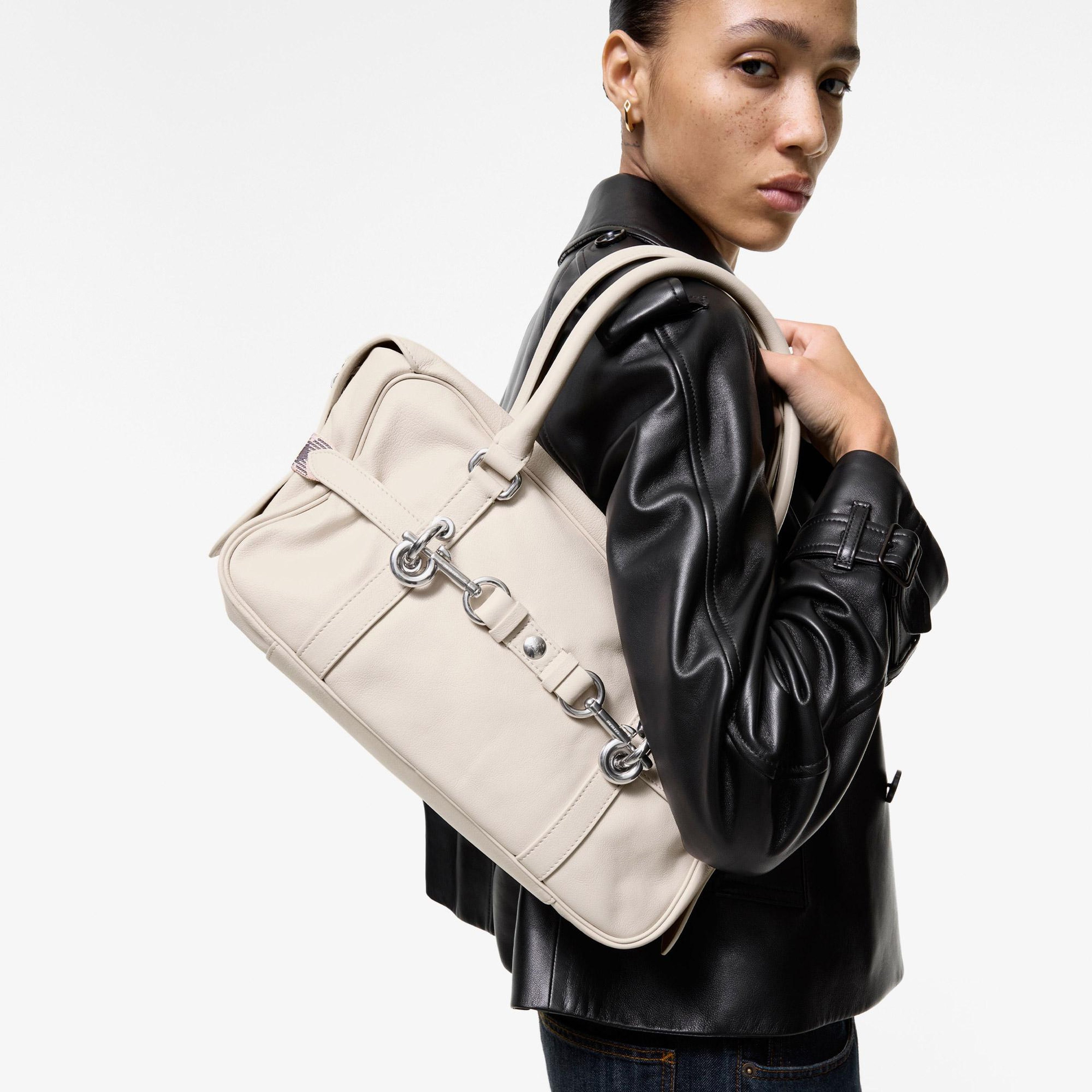 Burberry B Clip Duffle Kadın Beyaz Omuz Çantası