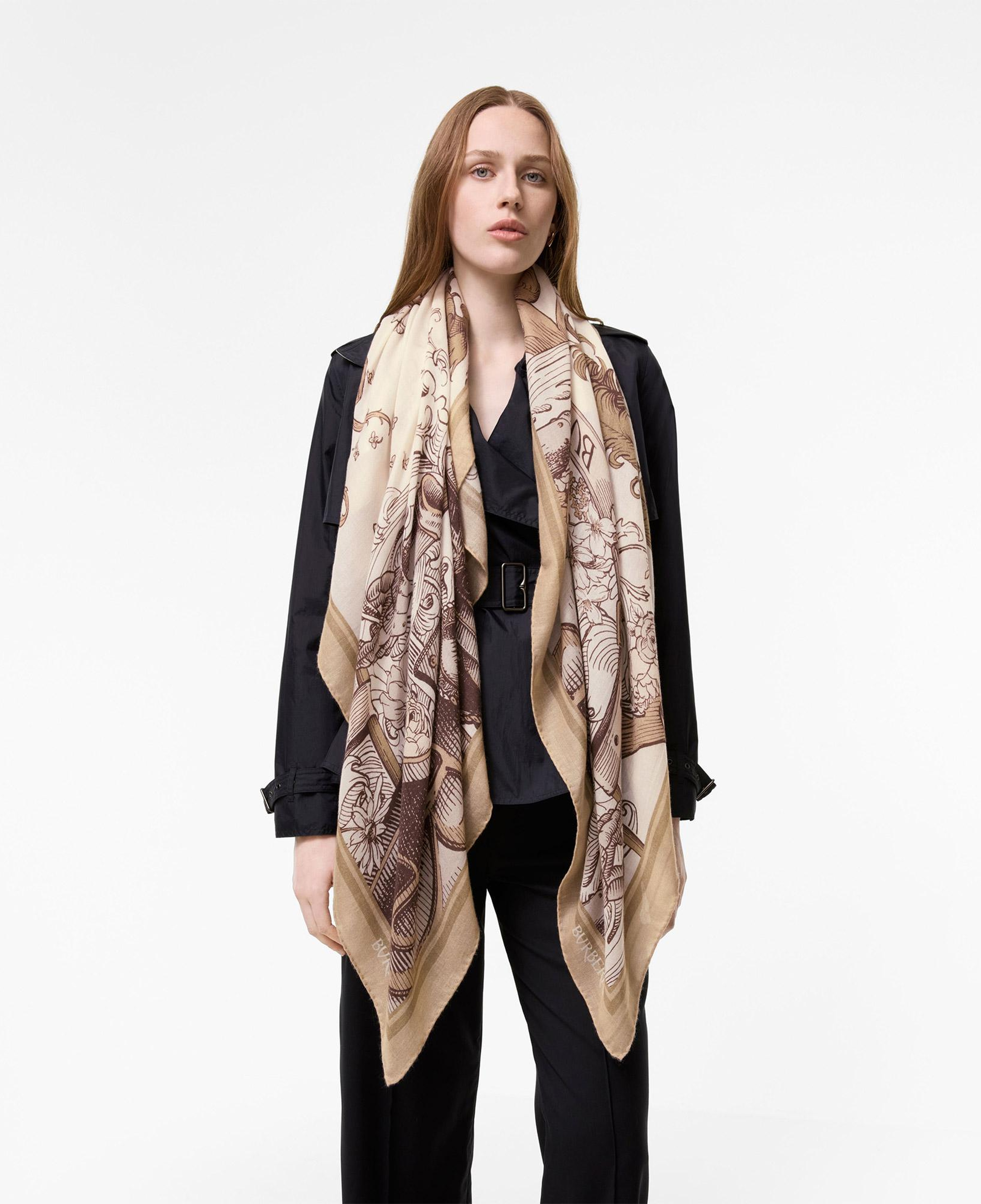 Burberry Etched Knight Kadın Bej Atkı