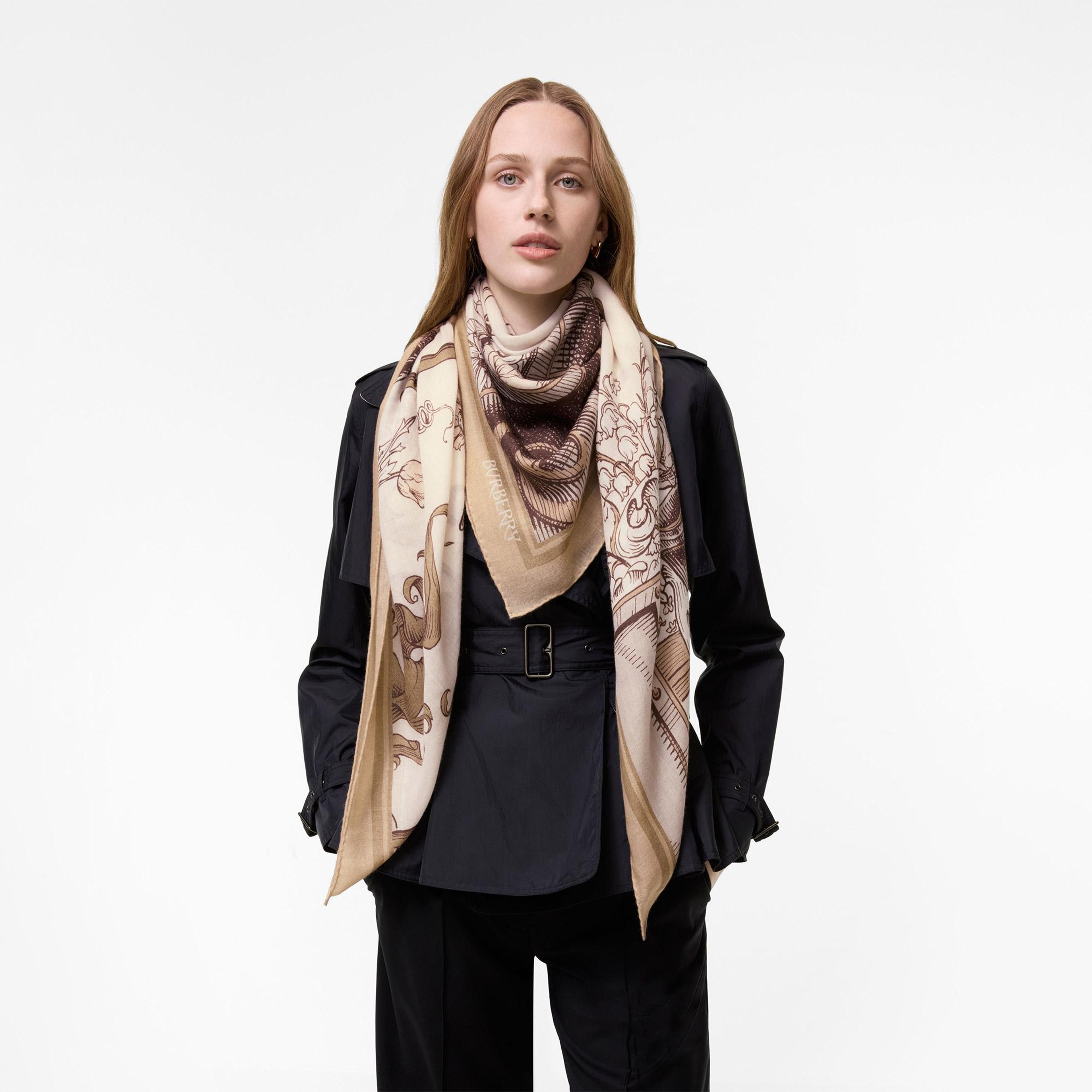 Burberry Etched Knight Kadın Bej Atkı