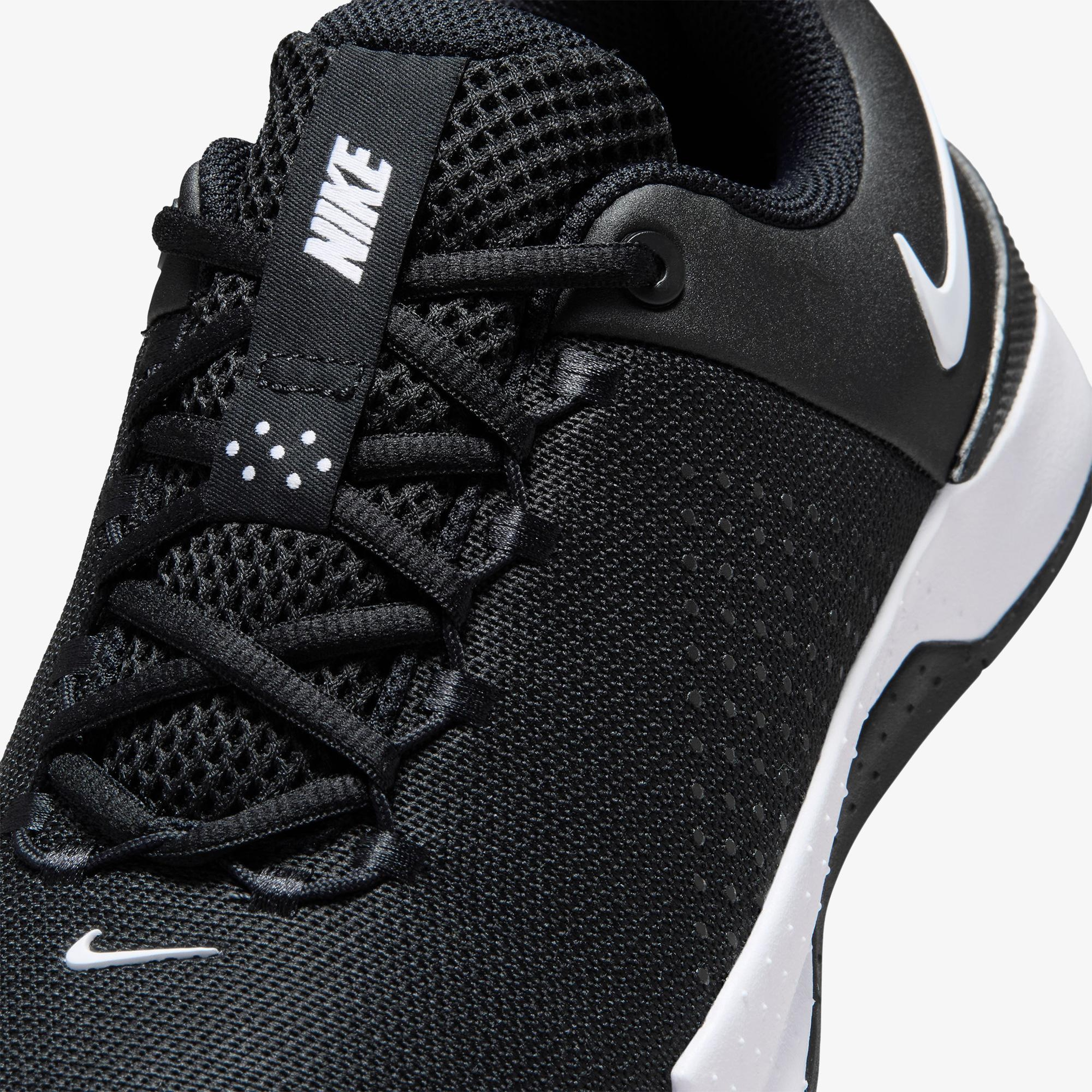 Nike MC Trainer 4 Kadın Siyah Spor Ayakkabı