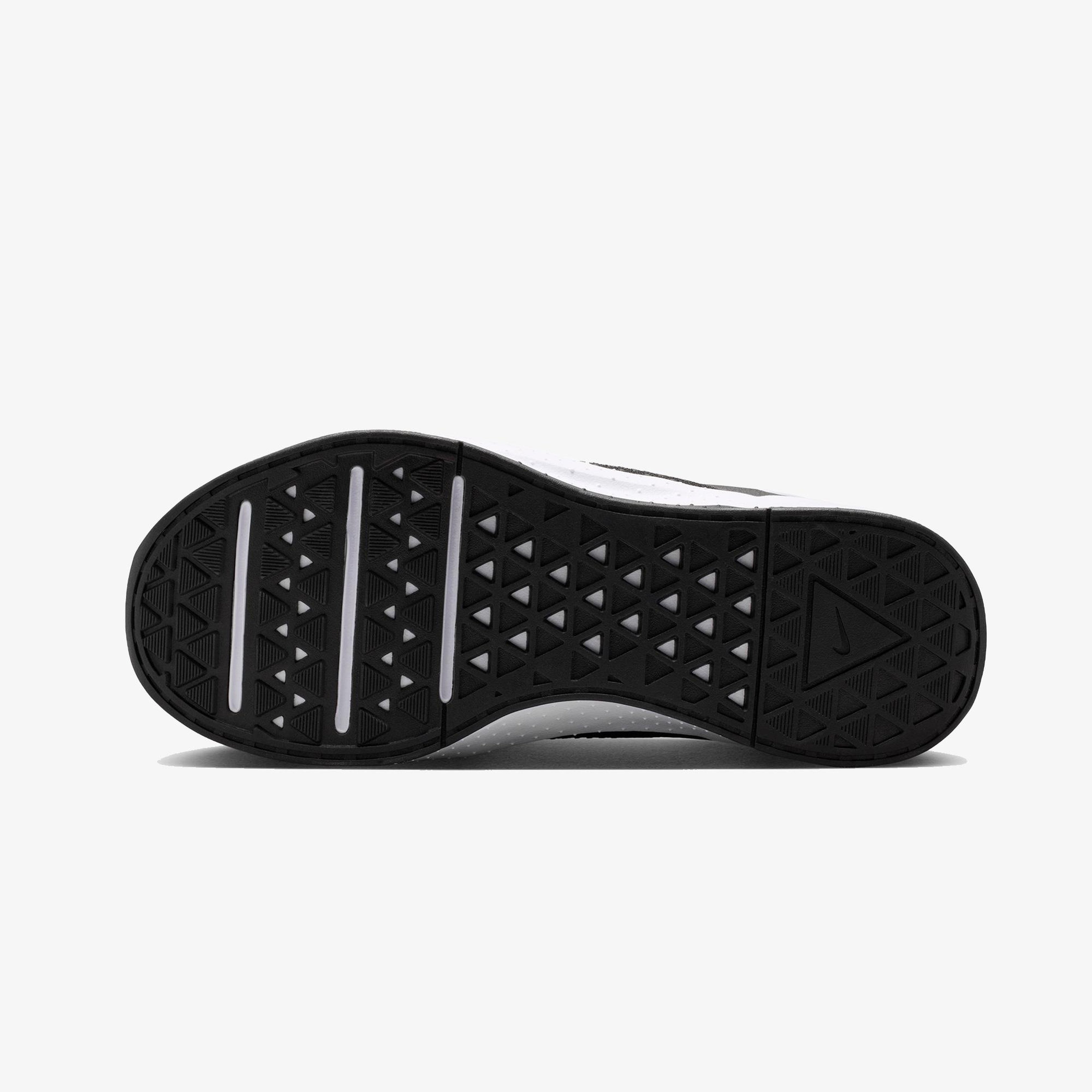 Nike MC Trainer 4 Kadın Siyah Spor Ayakkabı