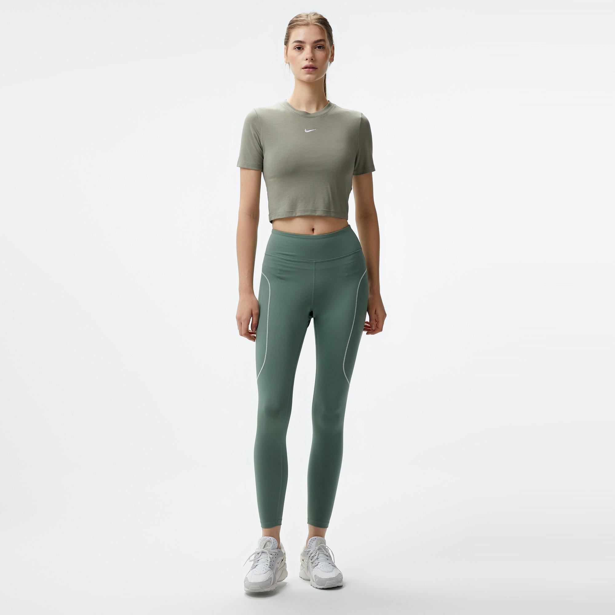 Nike Sportswear Essential Kadın Yeşil T-Shirt