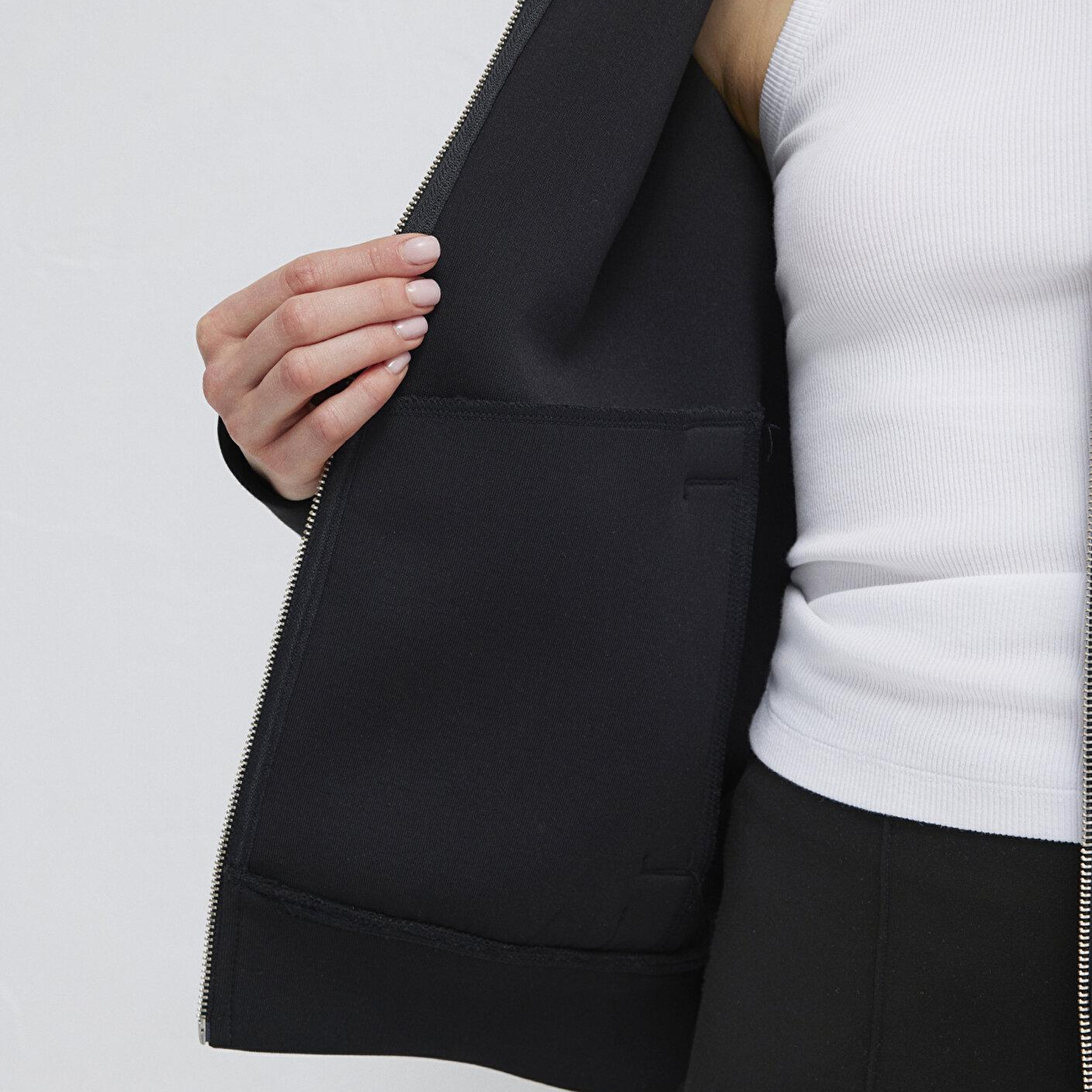 Mavi Sporty Lux Fermuarlı Siyah Sweatshirt 1S10295-900