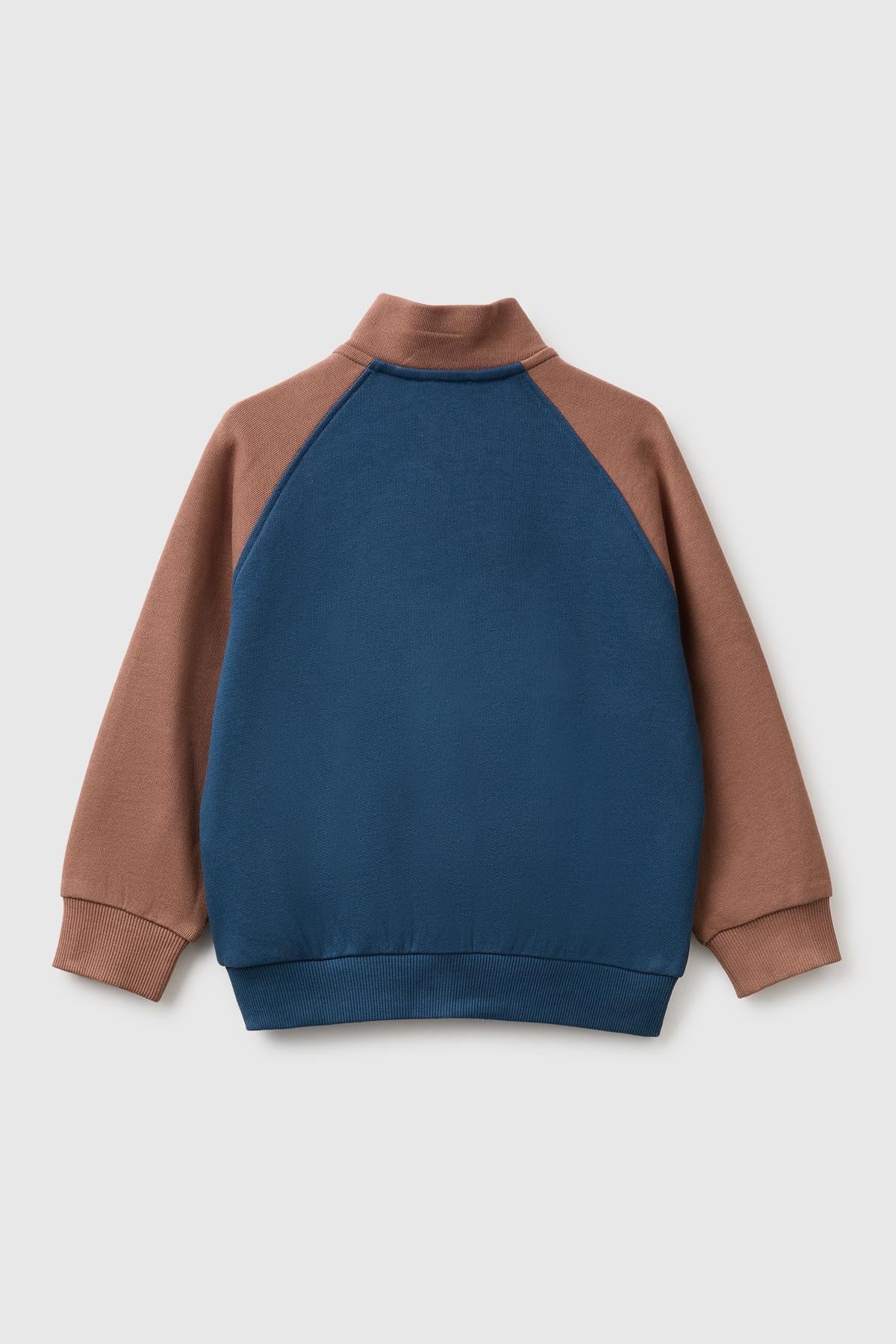 Erkek Çocuk Lacivert Önü İşlemeli Ribanalı Boğazlı Fermuarlı Dik Yaka Sweatshirt