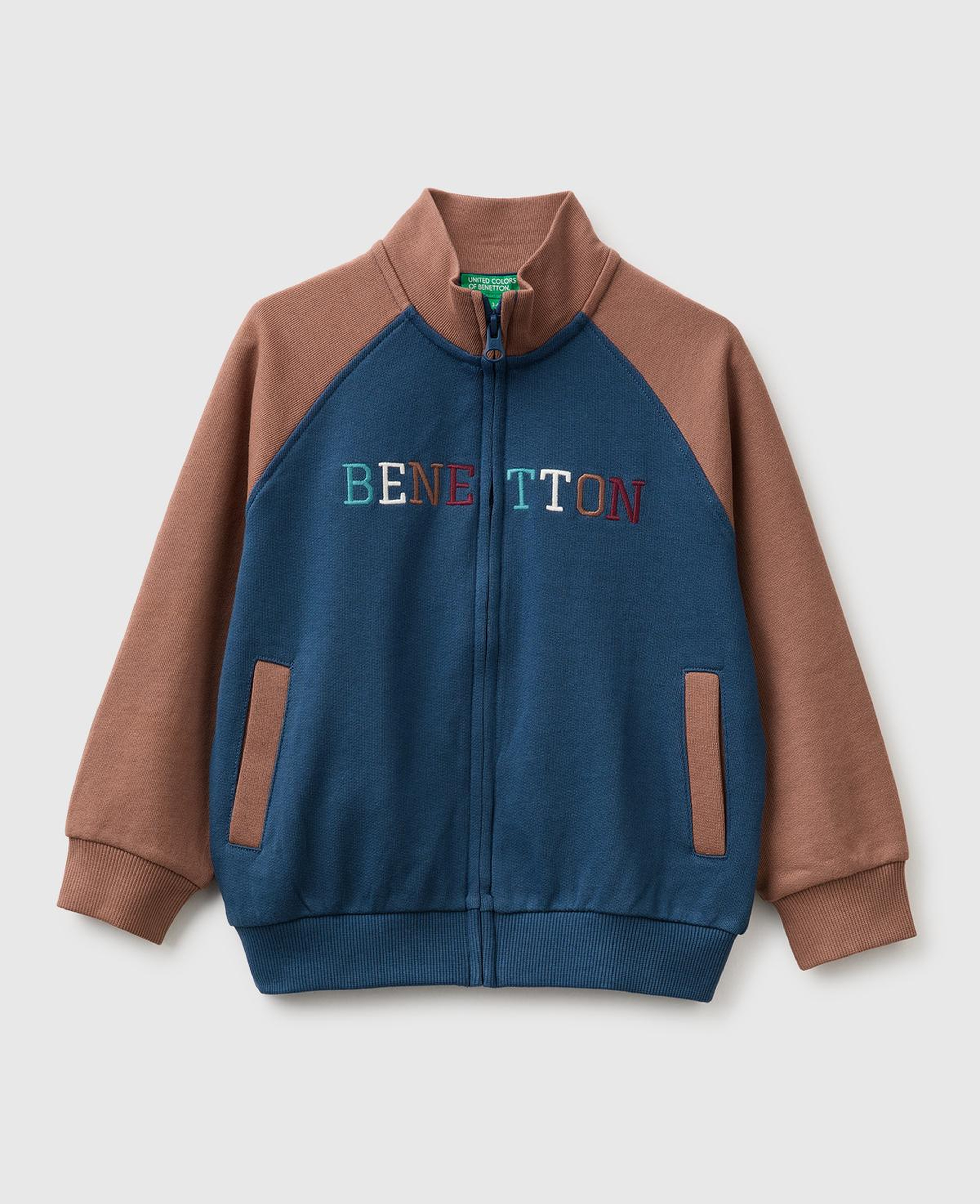 Erkek Çocuk Lacivert Önü İşlemeli Ribanalı Boğazlı Fermuarlı Dik Yaka Sweatshirt