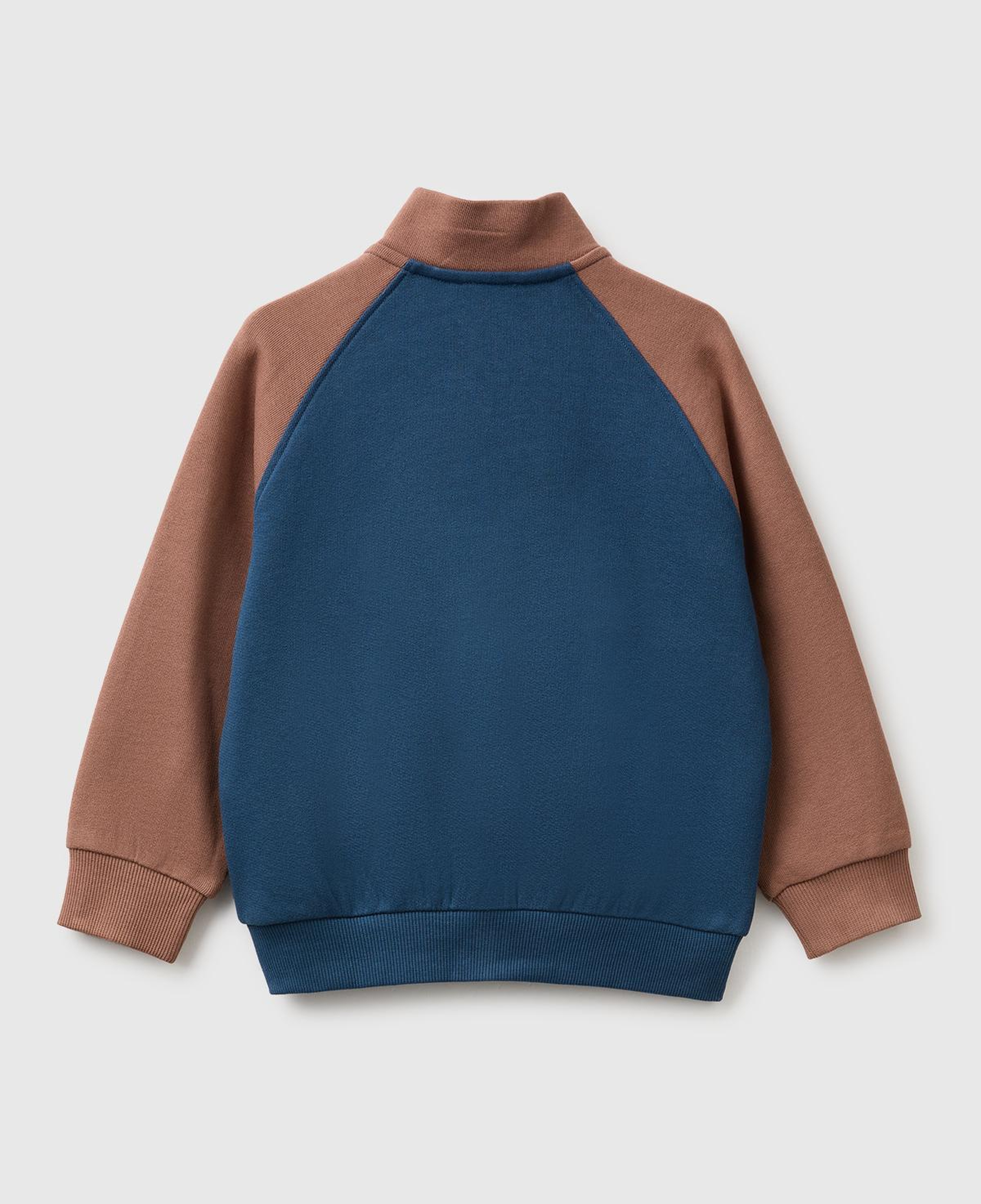 Erkek Çocuk Lacivert Önü İşlemeli Ribanalı Boğazlı Fermuarlı Dik Yaka Sweatshirt