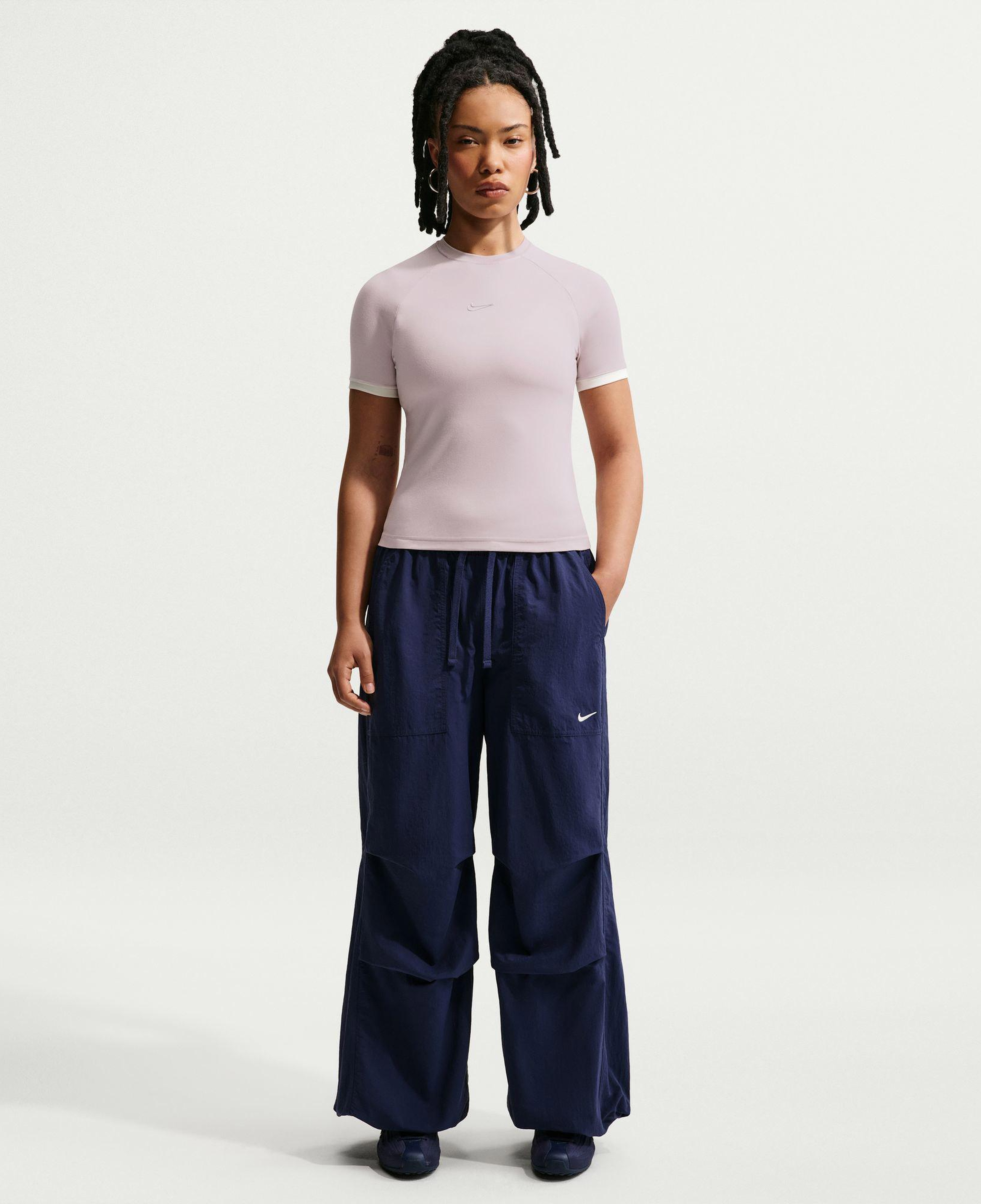 Nike Sportswear Dar Kesimli Kısa Kollu Kadın Pembe T-Shirt