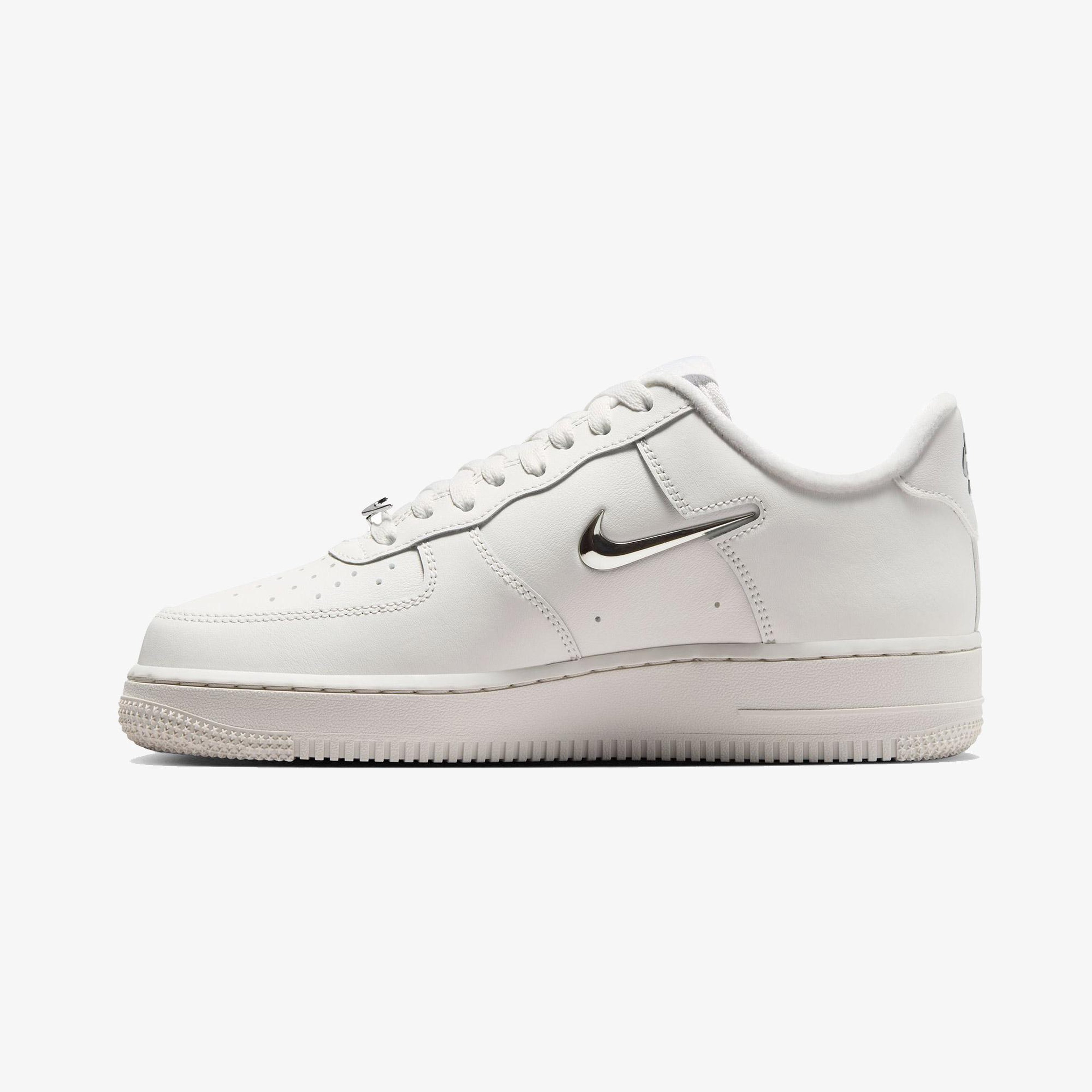 Nike Air Force 1 '07 Kadın Beyaz Spor Ayakkabı