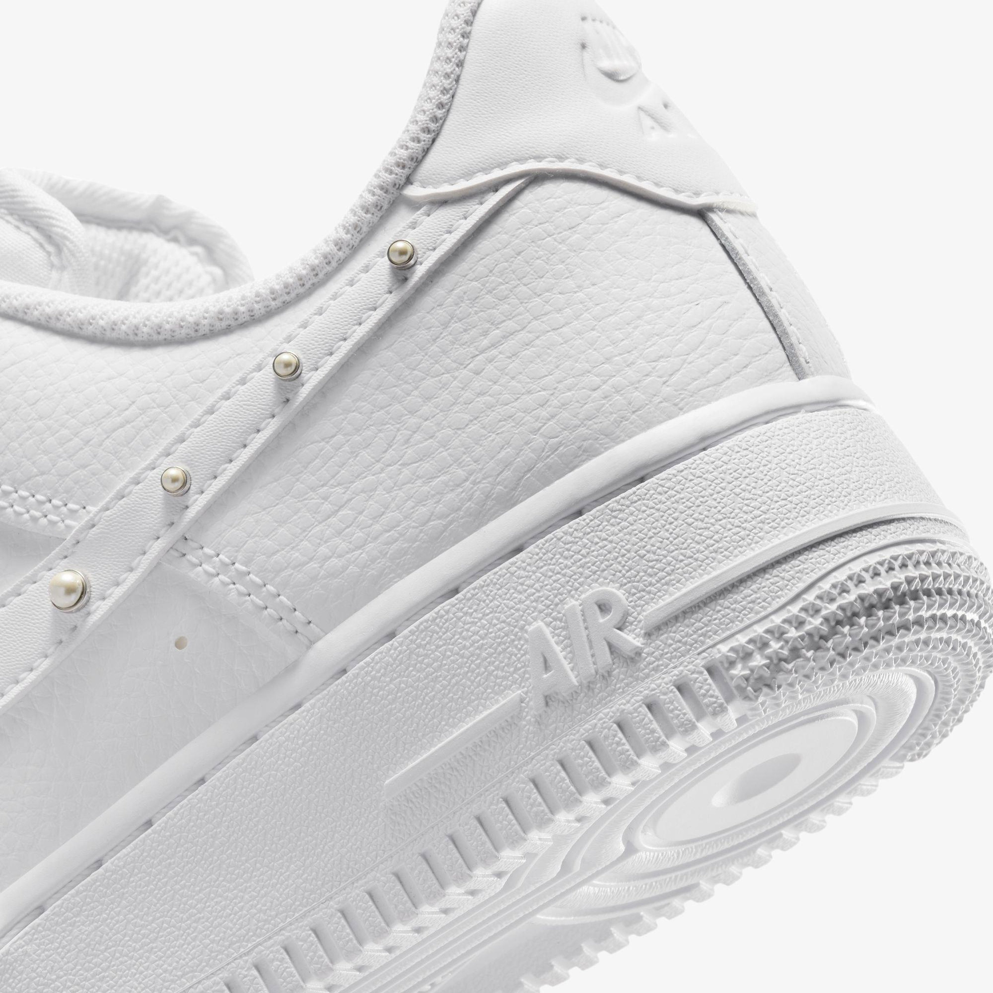Nike Air Force 1 '07 Kadın Beyaz Spor Ayakkabı