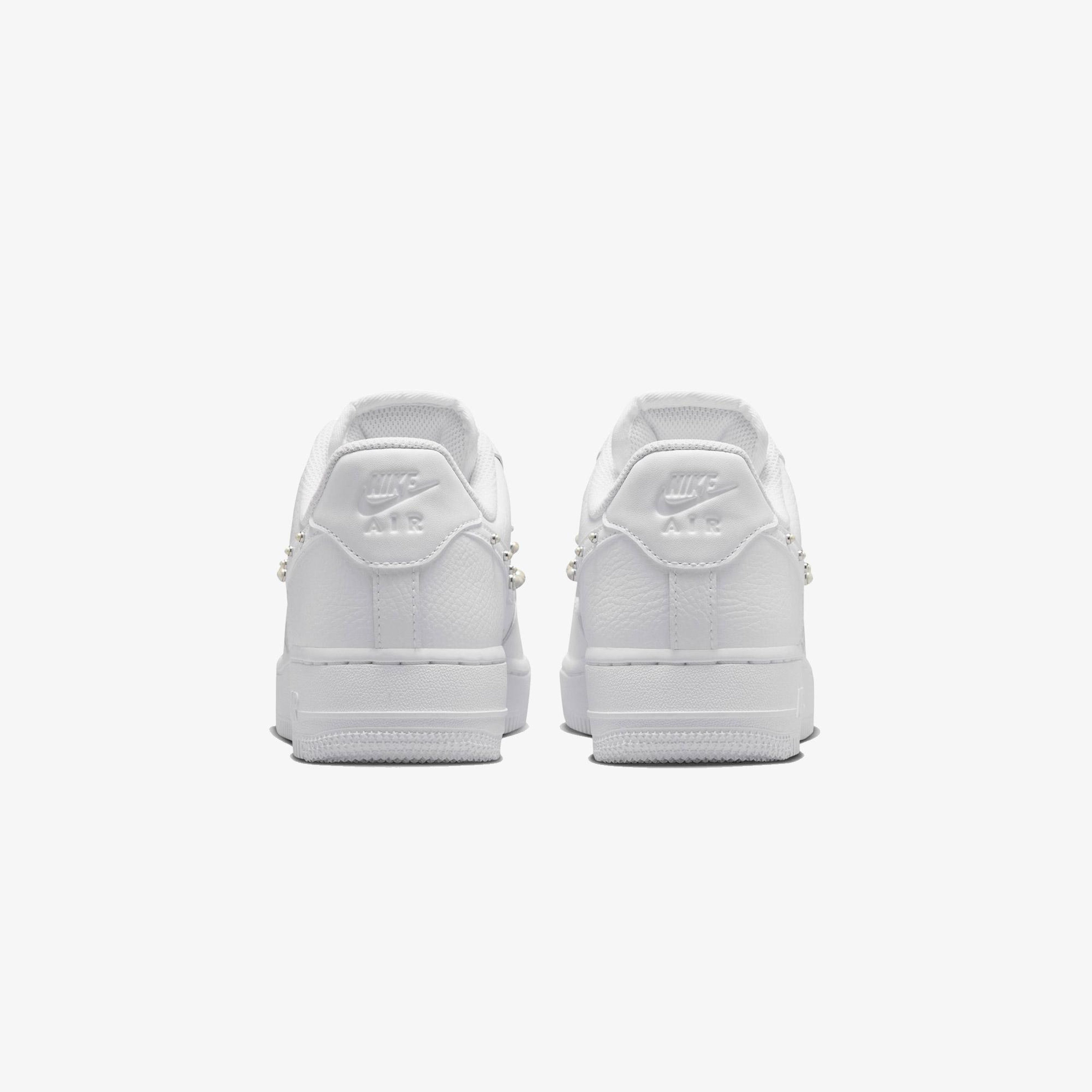 Nike Air Force 1 '07 Kadın Beyaz Spor Ayakkabı