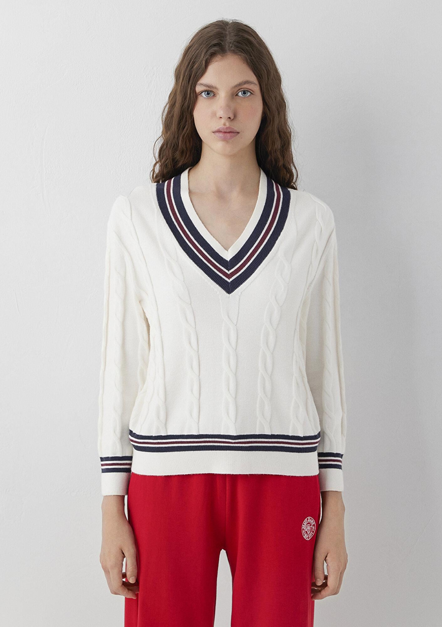 Mavi V Yaka Ekru Triko Slim Fit / Dar Kesim 1710983-70057