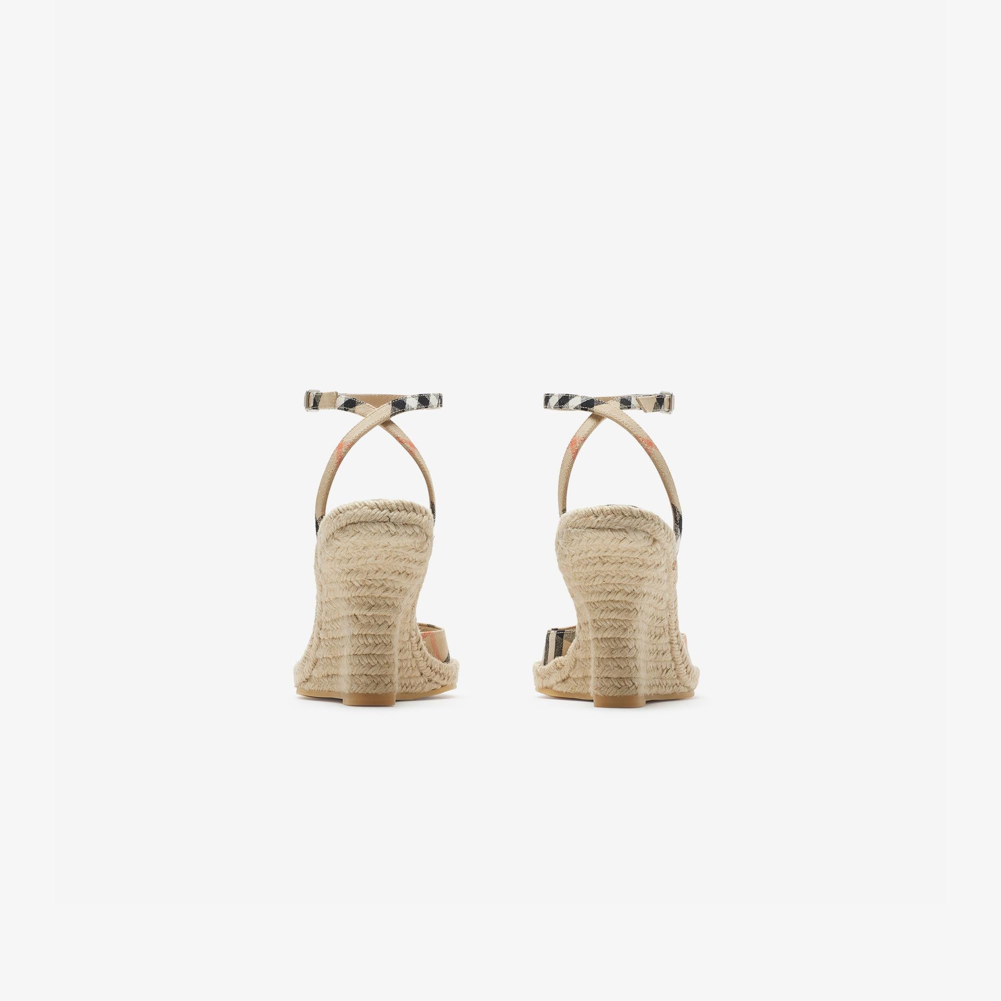 Burberry Mews Pumps Kadın Bej Keten Espadril