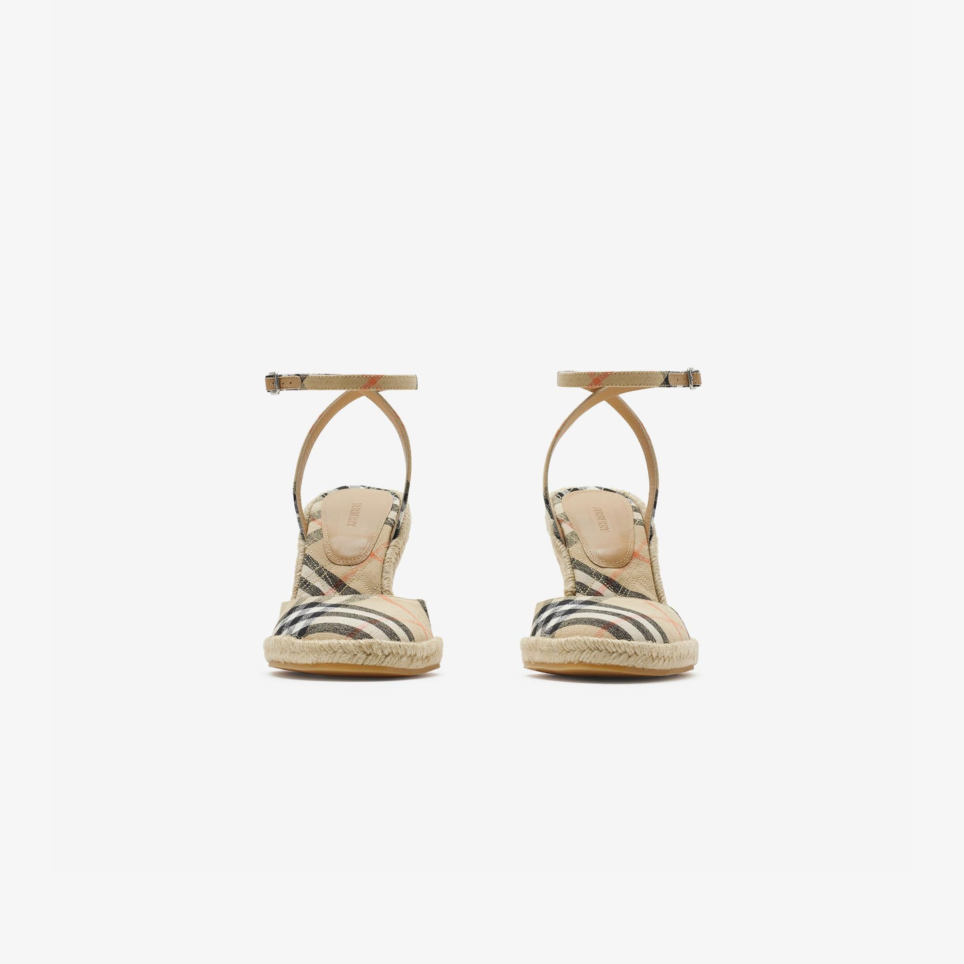 Burberry Mews Pumps Kadın Bej Keten Espadril