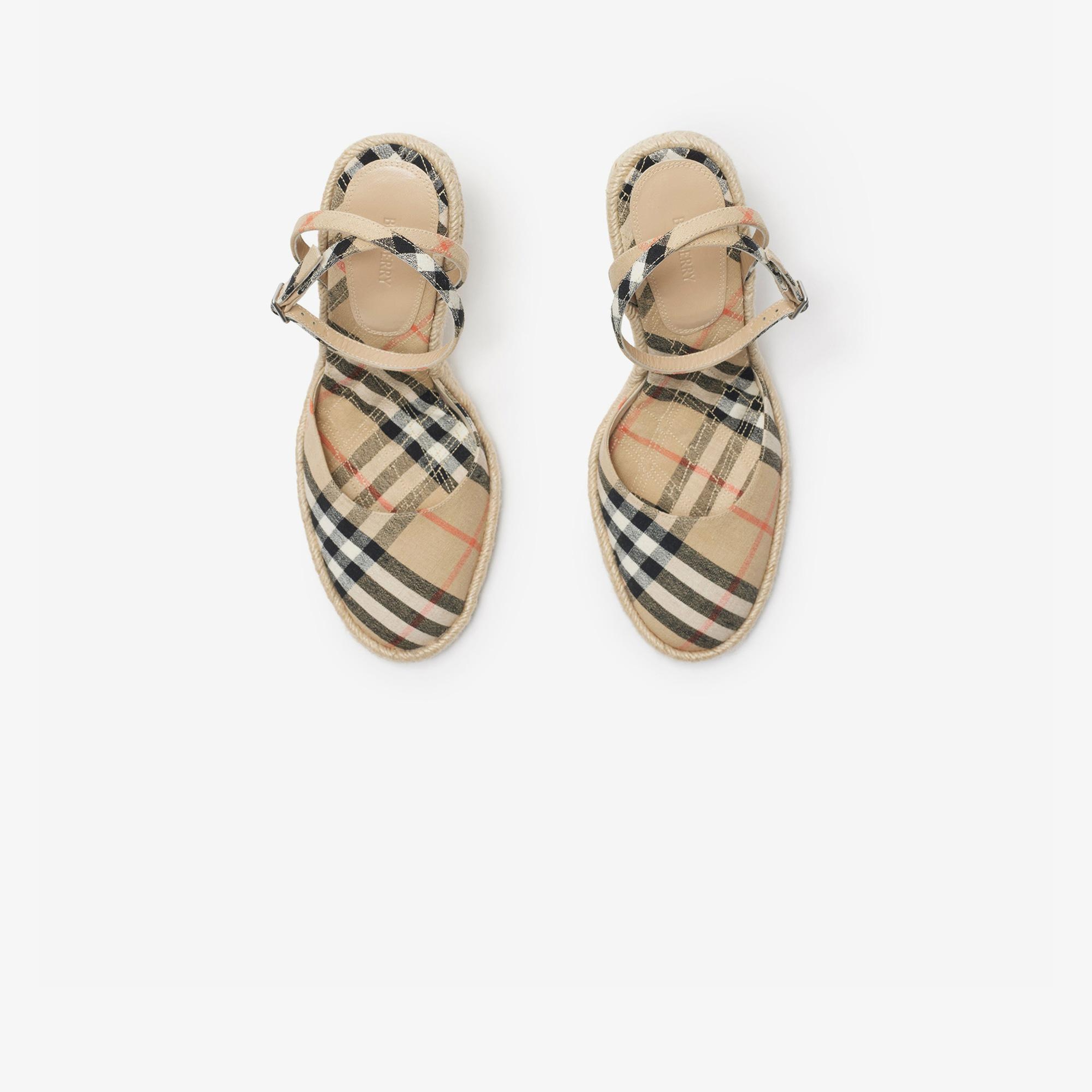 Burberry Mews Pumps Kadın Bej Keten Espadril