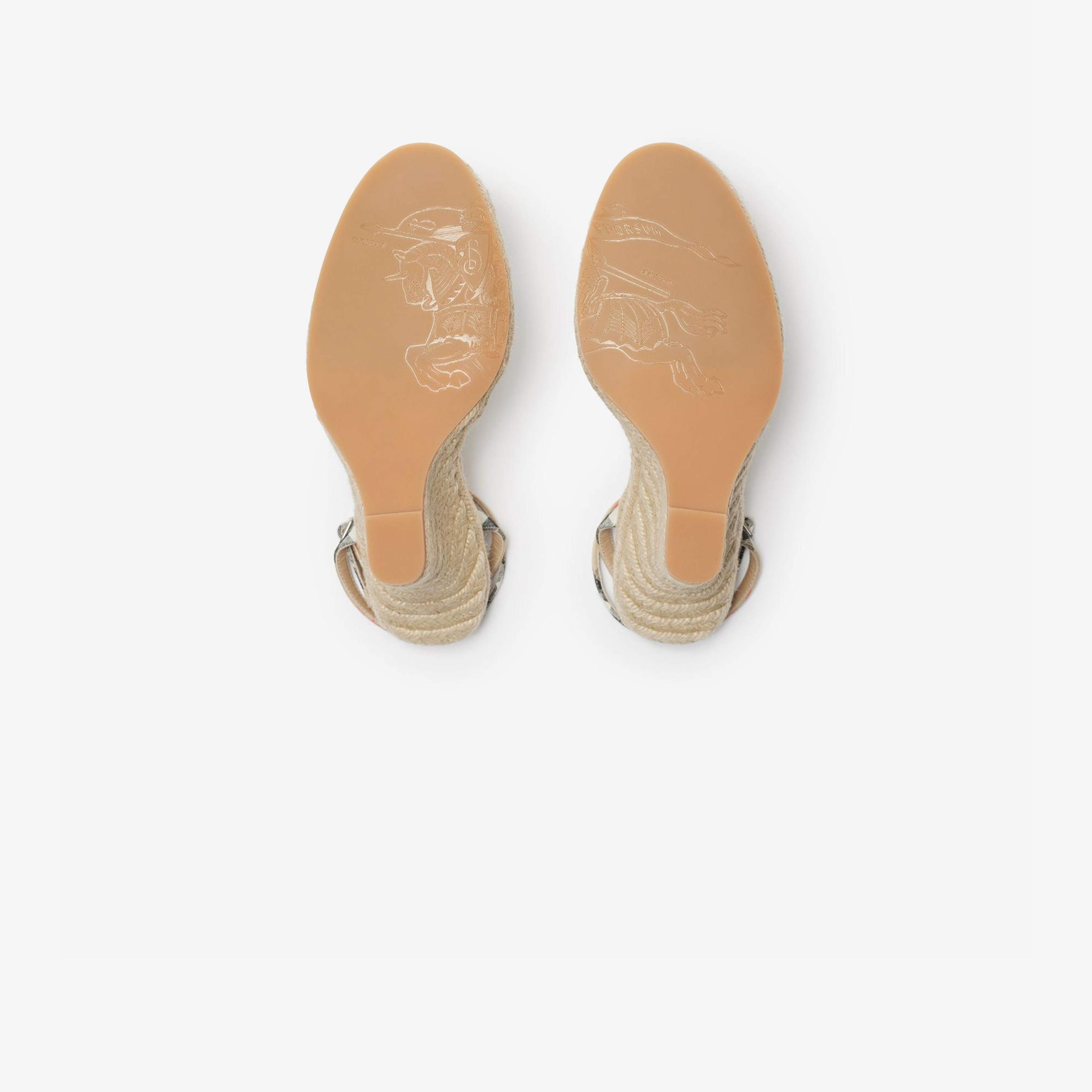 Burberry Mews Pumps Kadın Bej Keten Espadril