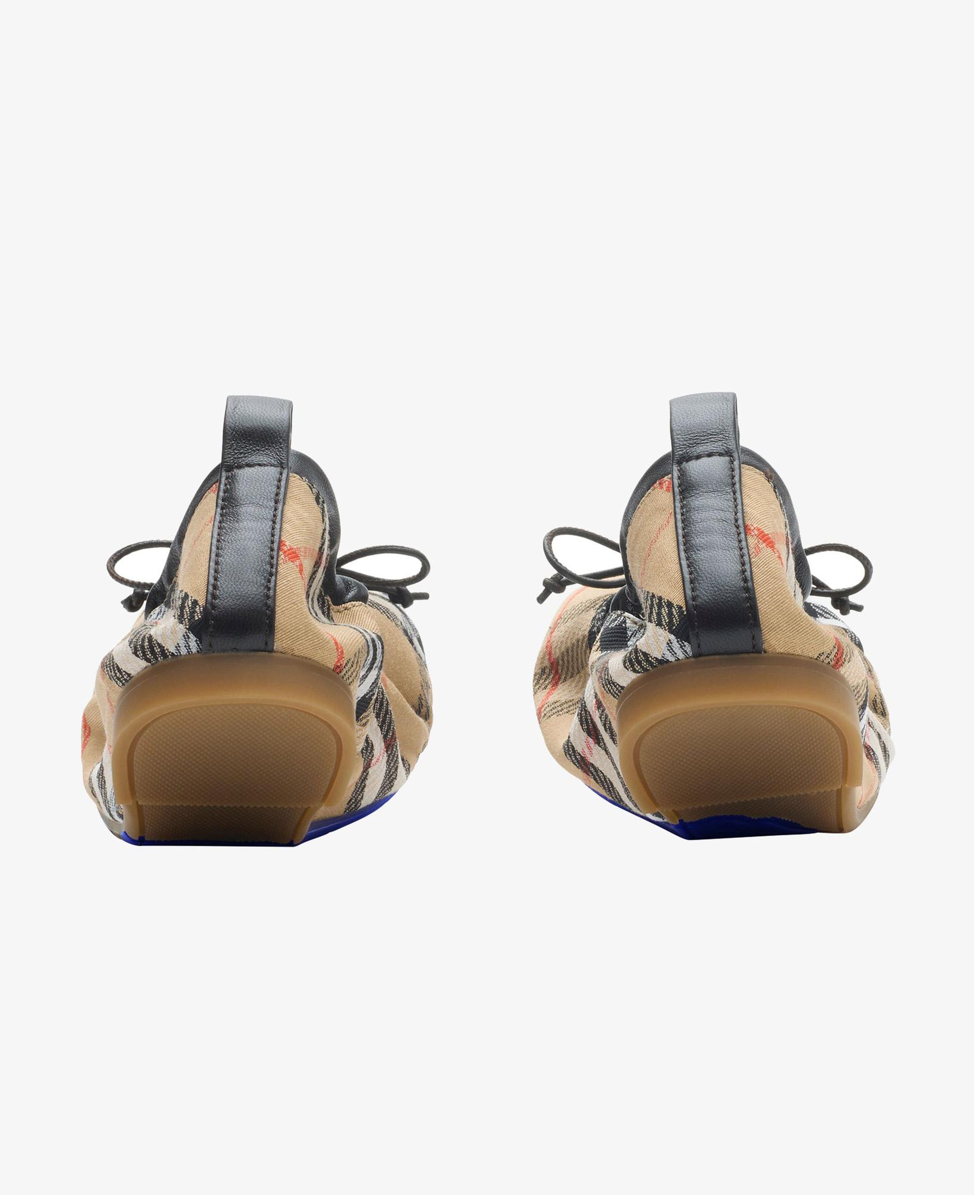 Burberry Fawn Check Kadın Bej Babet