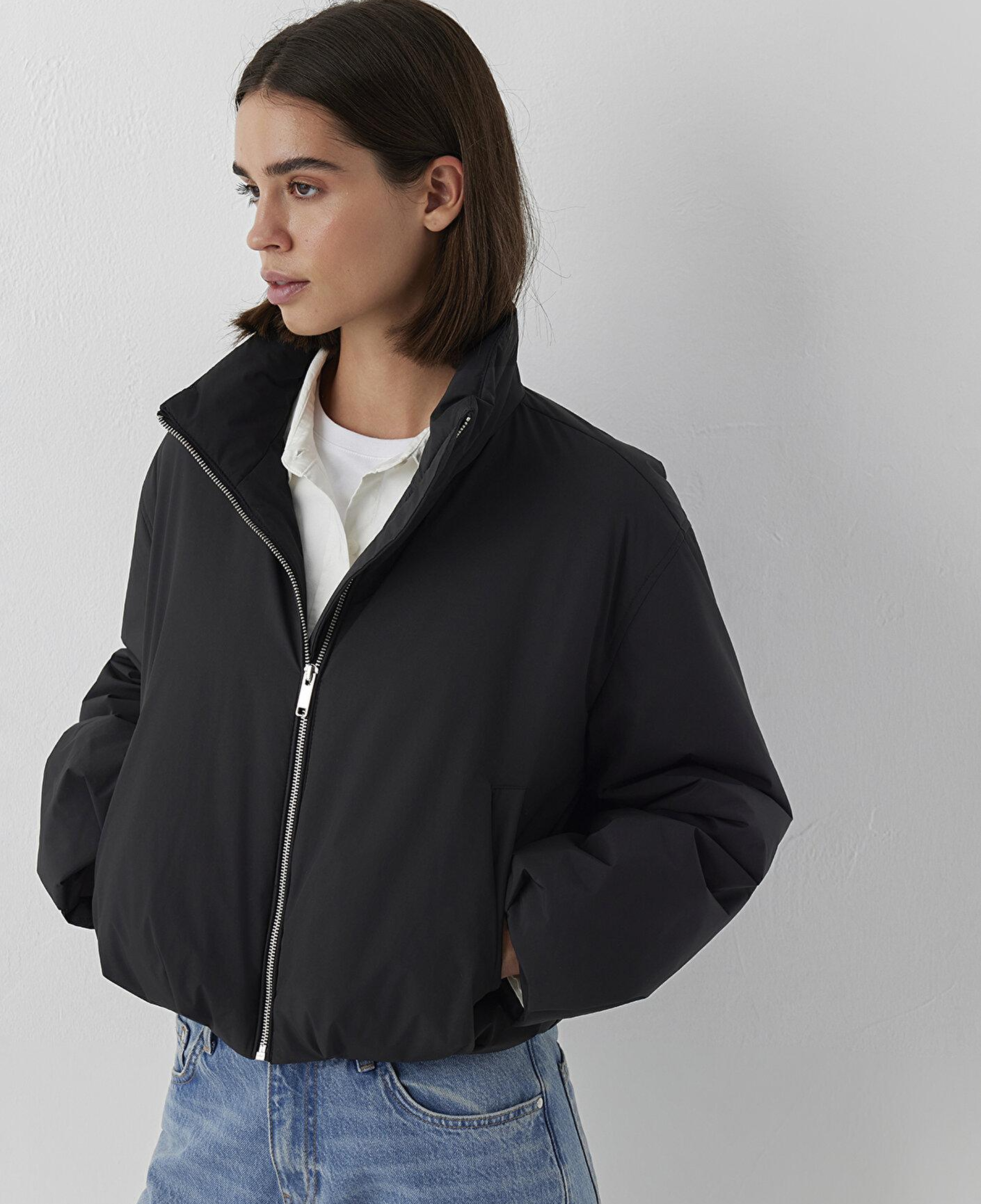 Mavi Su İtici Dik Yaka Siyah Şişme Mont Oversize / Geniş Kesim 1110815-900