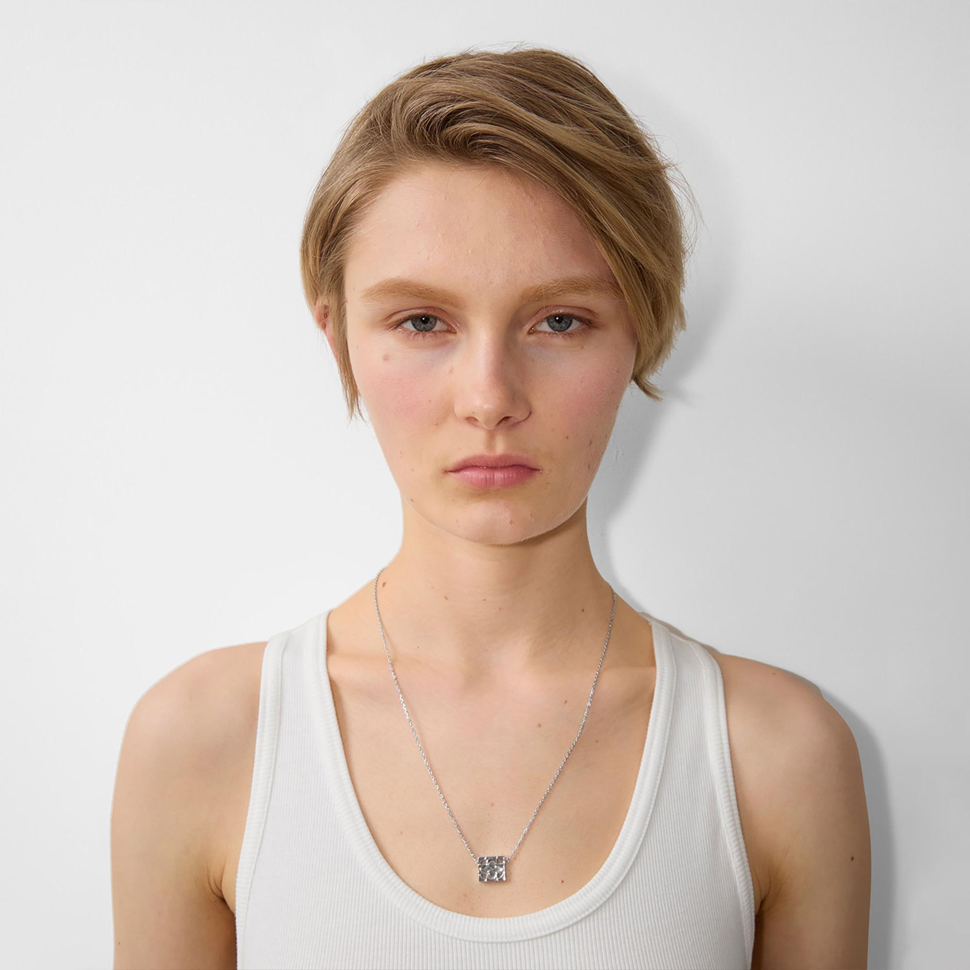 Burberry Rose Monogram Kadın Gümüş Rengi Kolye