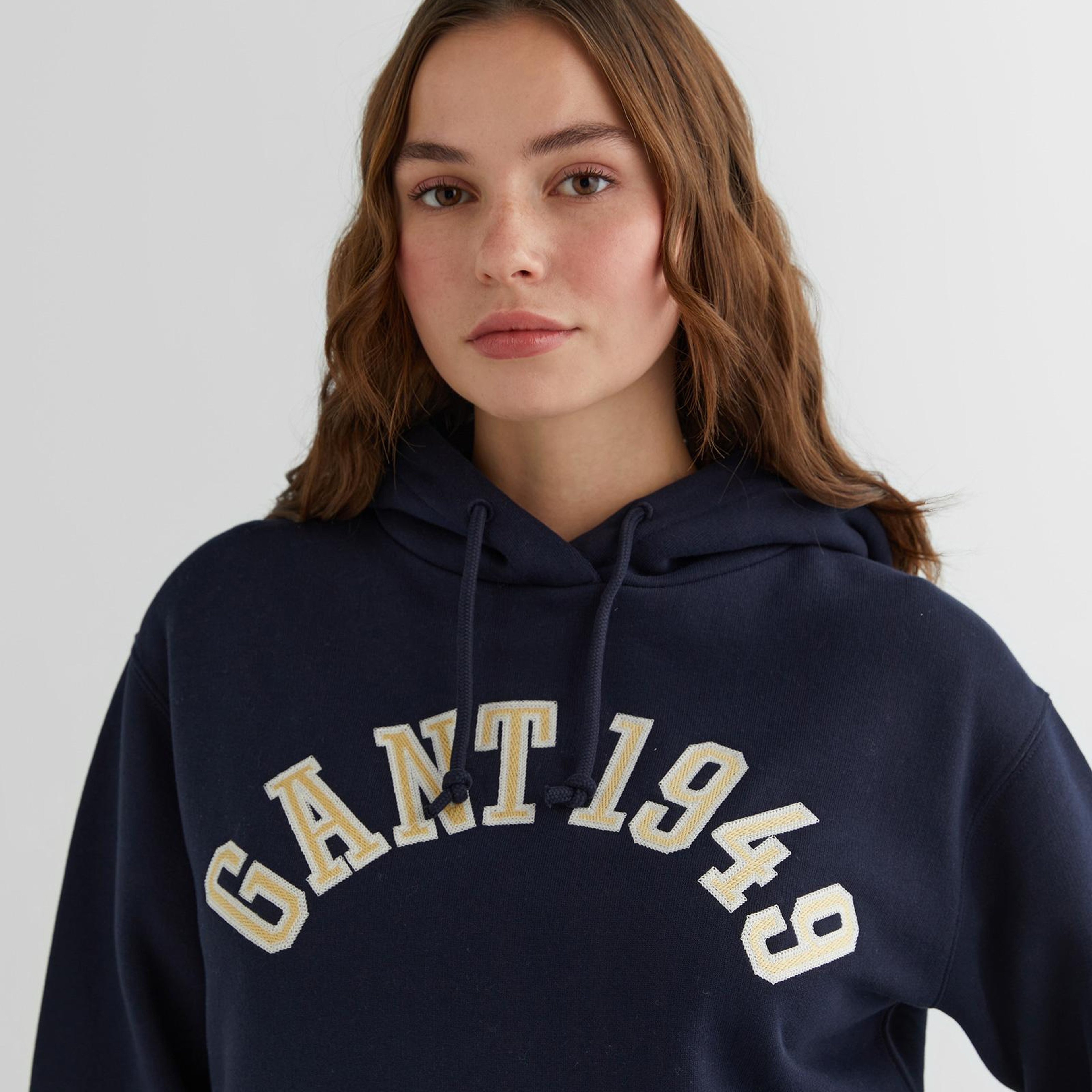GANT Kadın Lacivert Relaxed Fit Kapüşonlu Logolu Sweatshirt