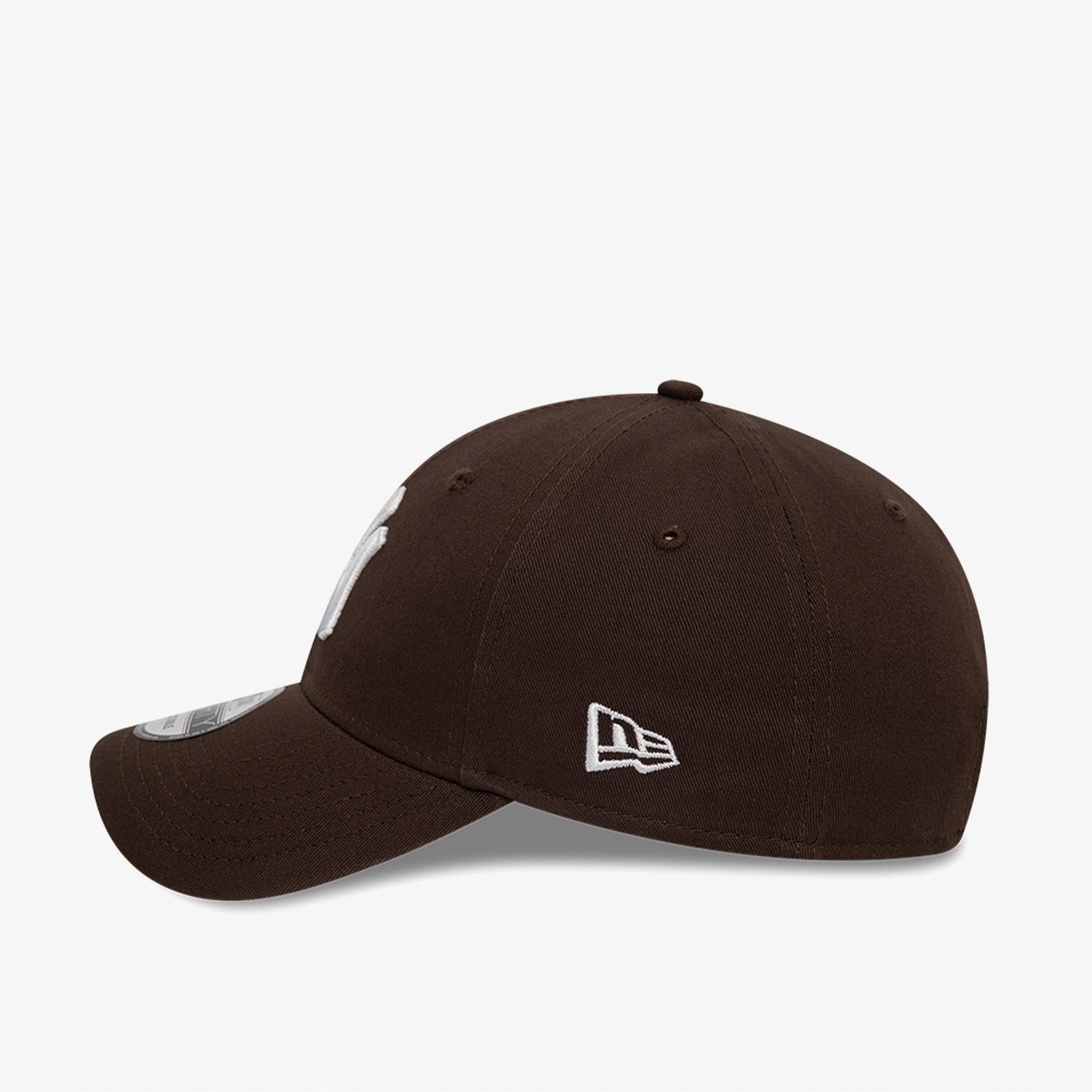 New Era League Essential New York Yankees 9FORTY Kadın Kahverengi Şapka